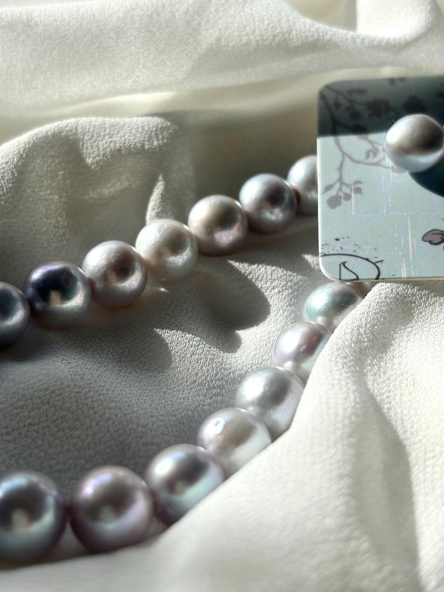 Stone Moon – Grey Pearl Necklace & Stud Earrings Set – Natural Beauty, Quiet Strength