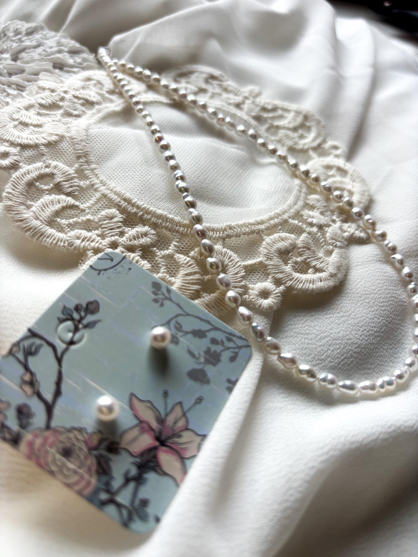 A Delicate Tribute to Unwavering Love – Freshwater Pearl Necklace & Stud Earrings Set