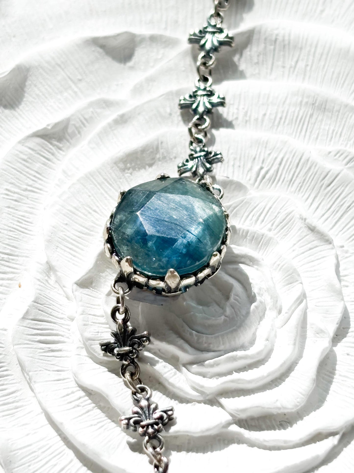 Starlit Echo – Vintage Blue Kyanite Bracelet