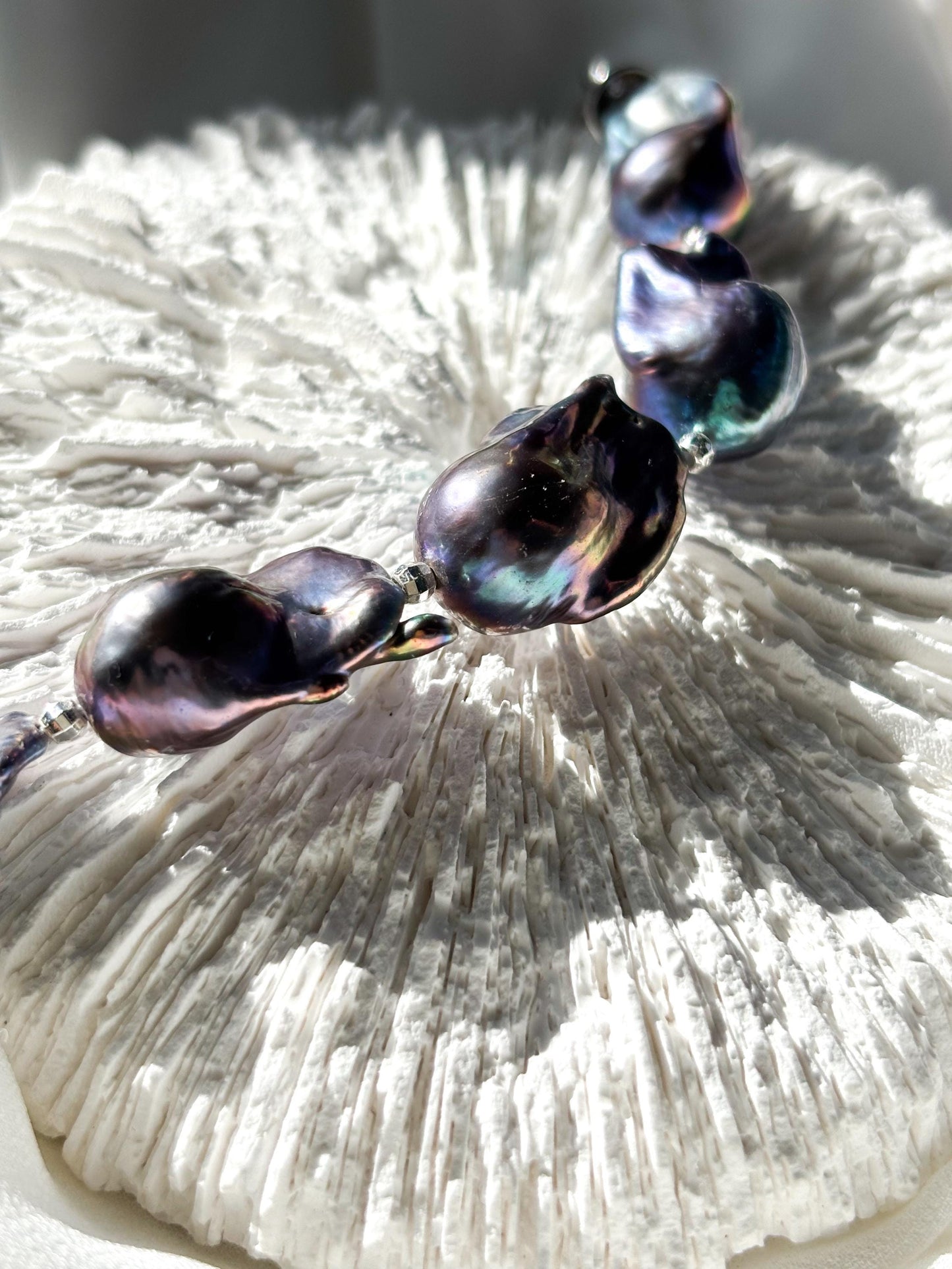 Ocean's Embrace – Fish-Tail Baroque Pearl Bracelet