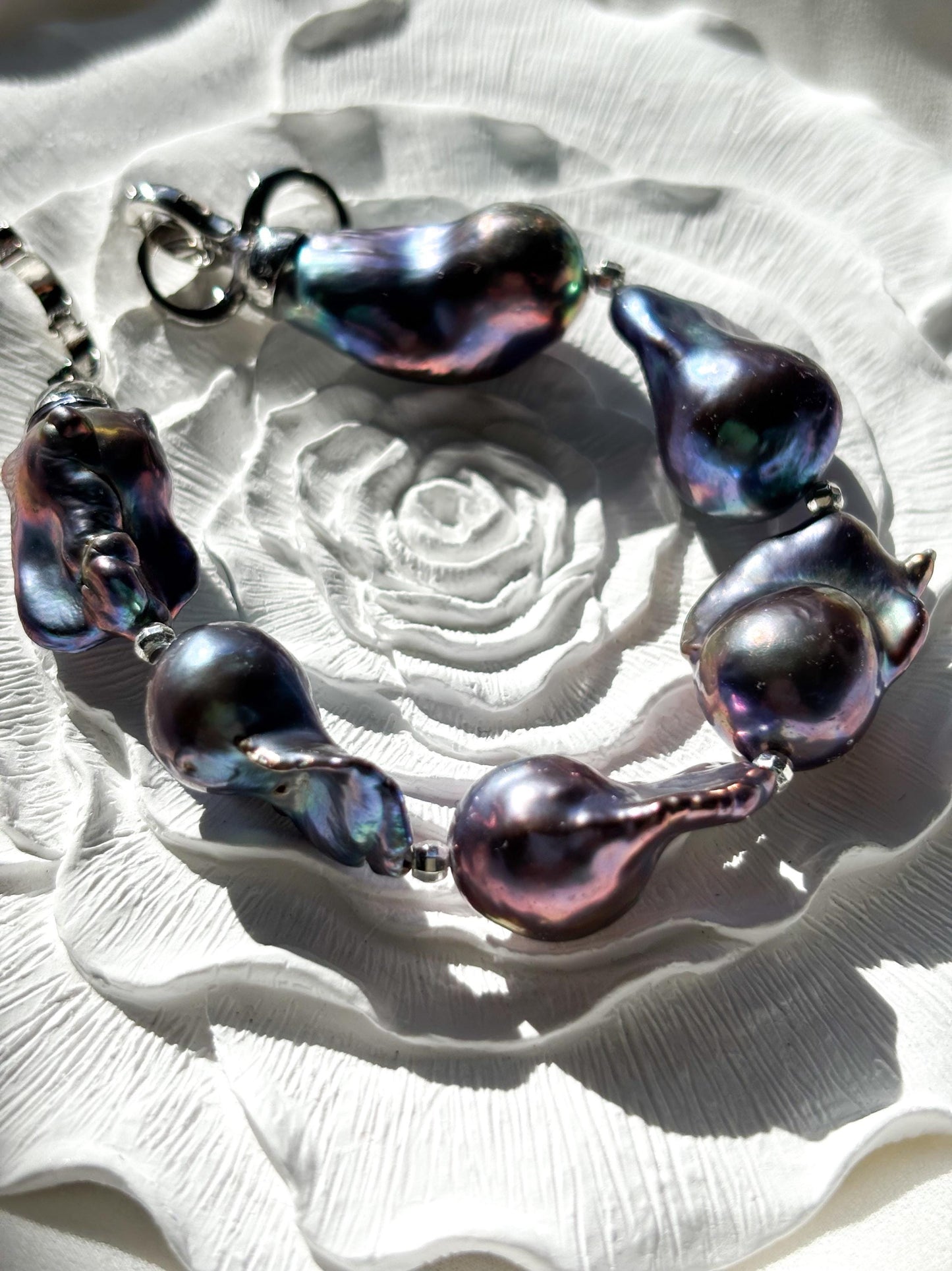 Ocean's Embrace – Fish-Tail Baroque Pearl Bracelet