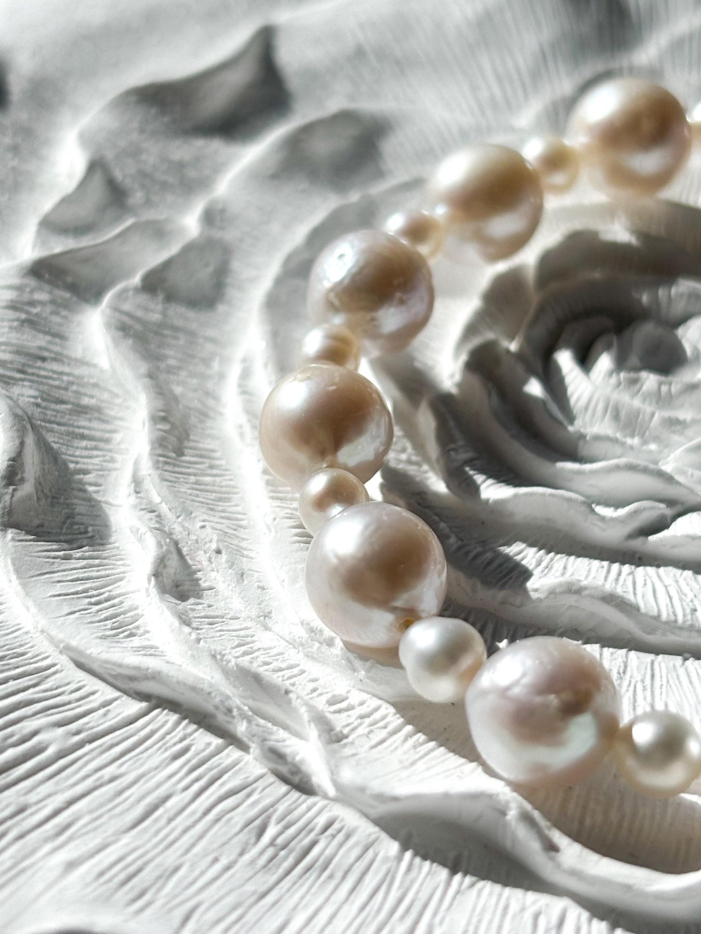 Ethereal Glow – White Freshwater Pearl Bracelet