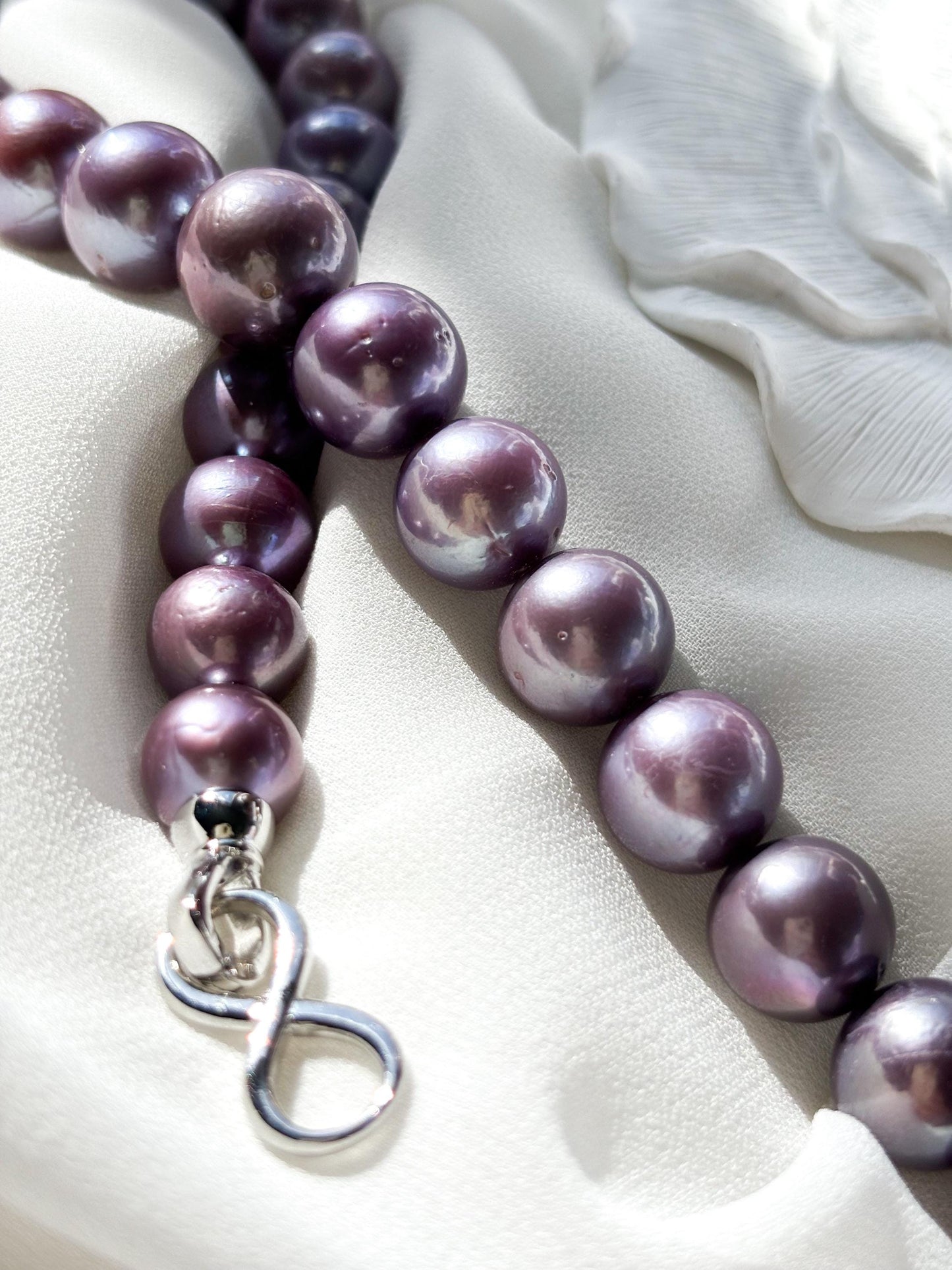 Midnight Iris – Dark Violet Edison Pearl Necklace