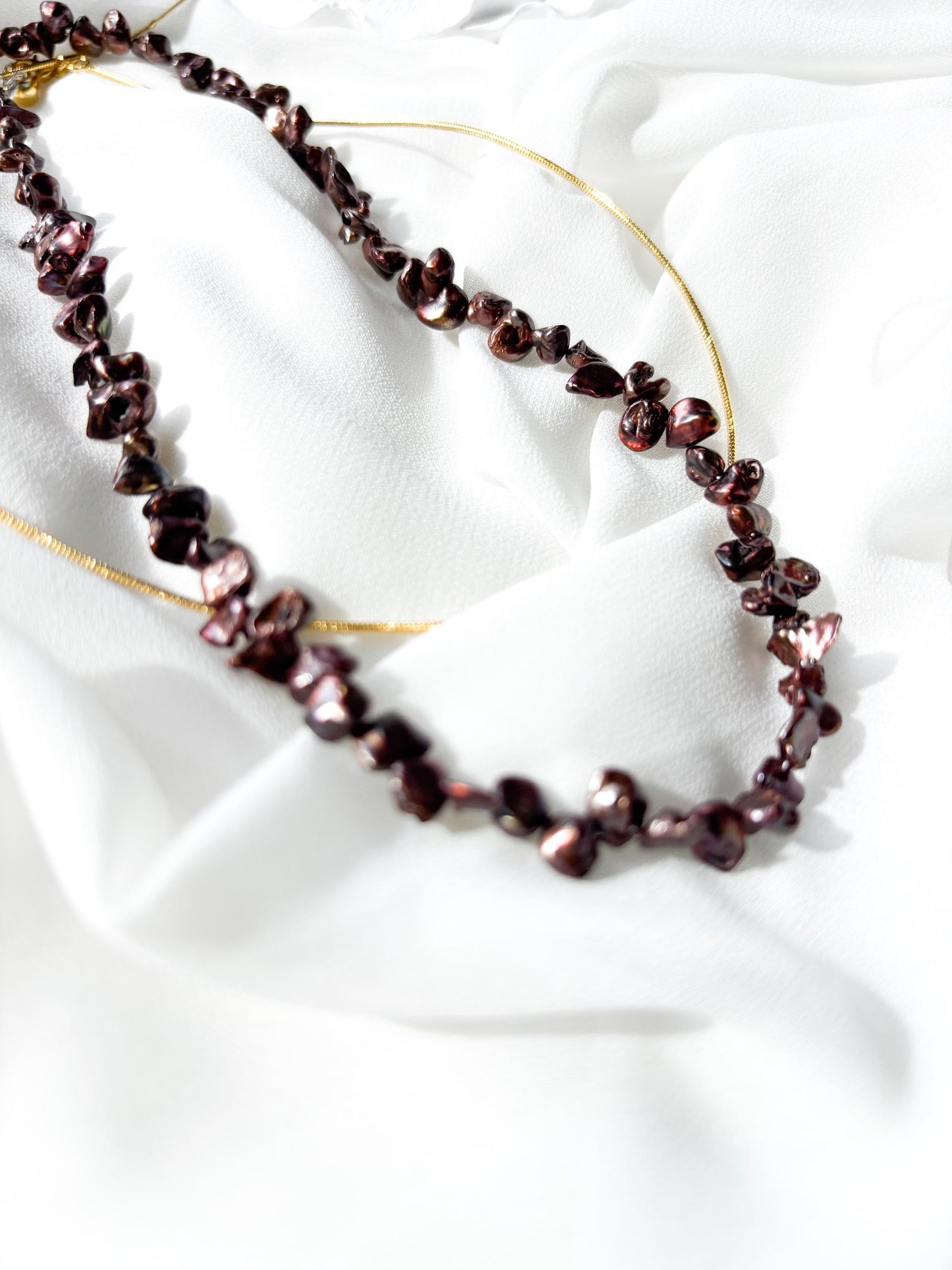 Golden Ember – Petal-Shaped Pearl Necklace