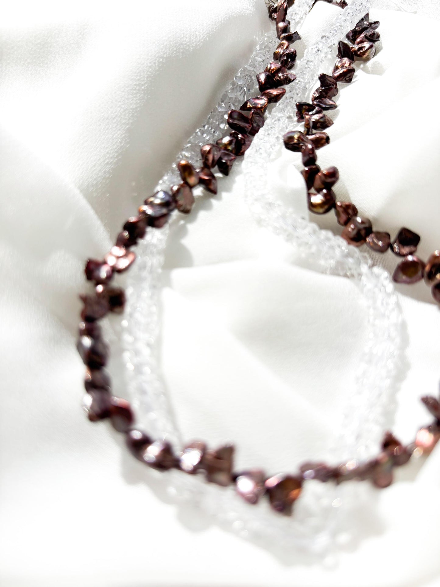 Golden Ember – Petal-Shaped Pearl Necklace