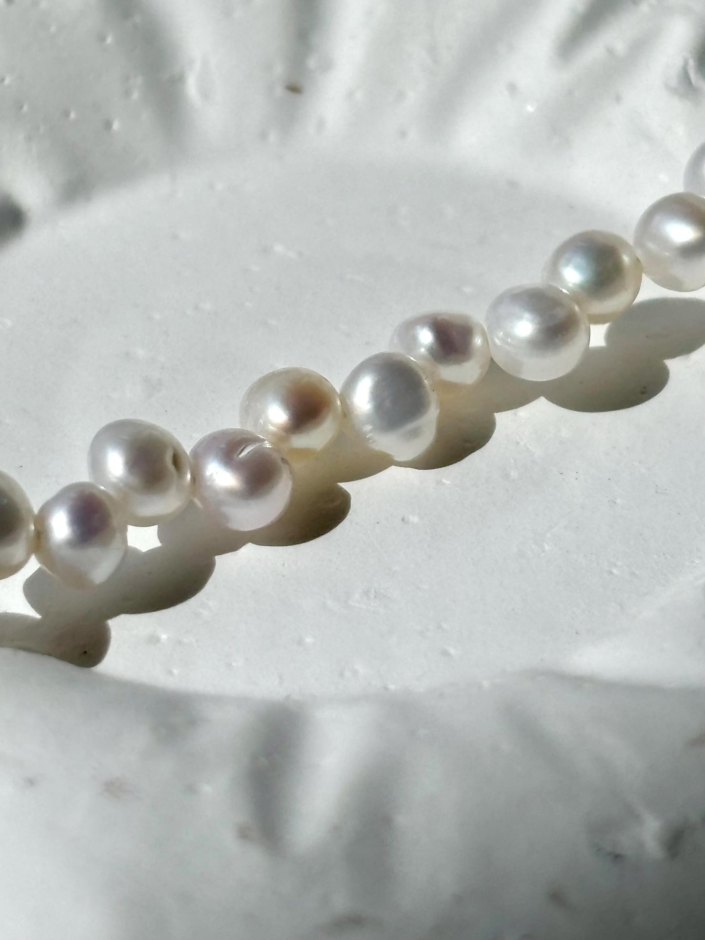 Snow Petal – Staggered White Freshwater Pearl Necklace