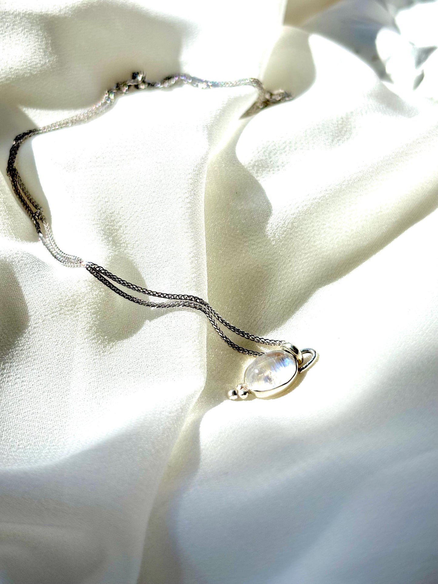 Lunar Glow – Oval Moonstone Vintage Pendant Necklace