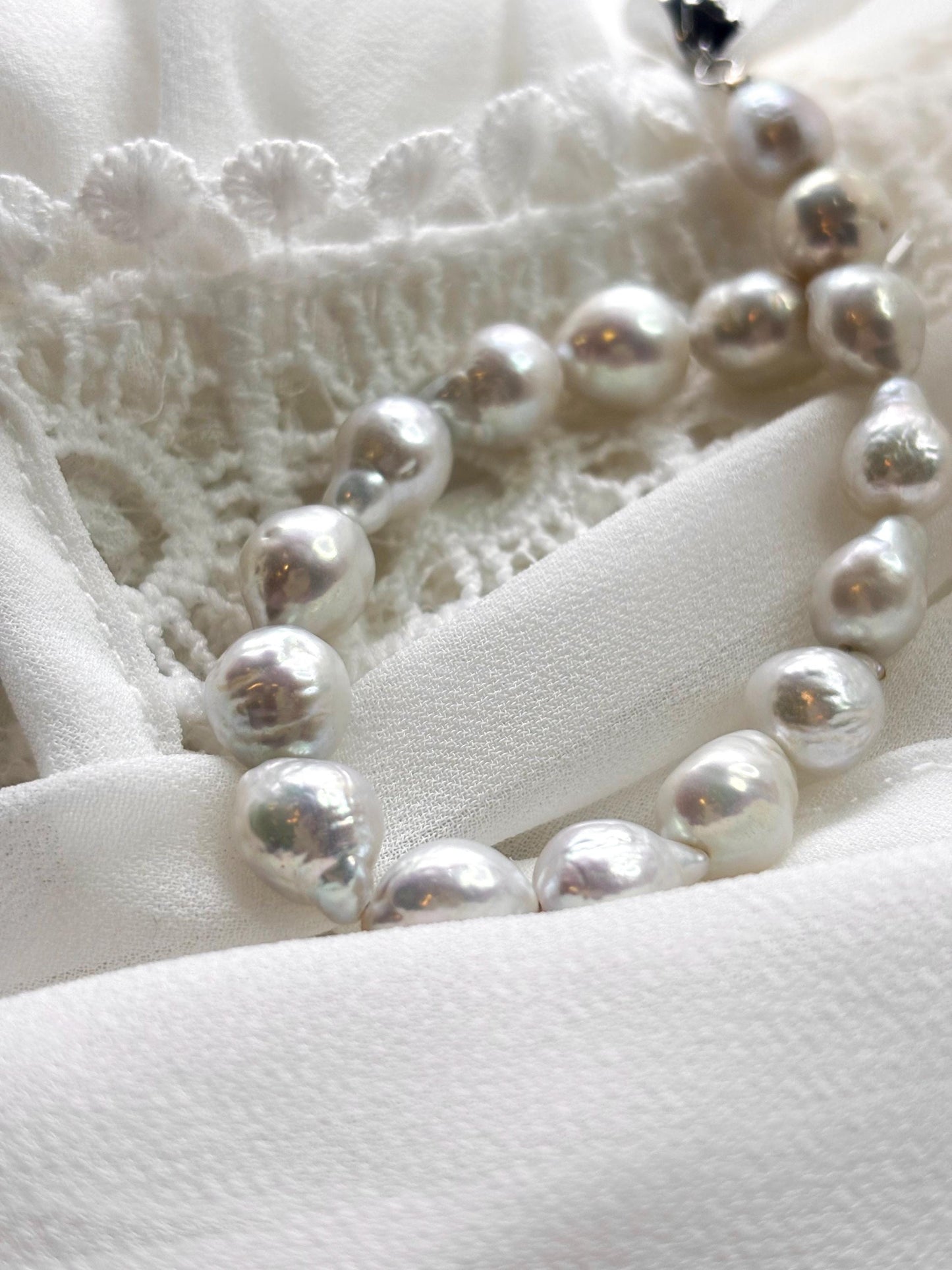 Pearl Whispers – White Baroque Pearl Bracelet