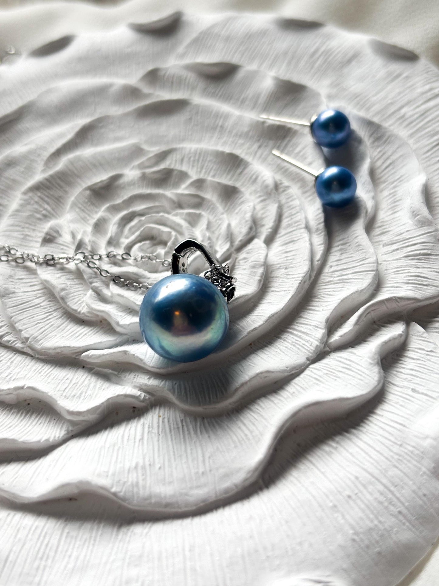 Cloud Sigh – 12mm Baby Sky Blue Pearl Pendant Necklace