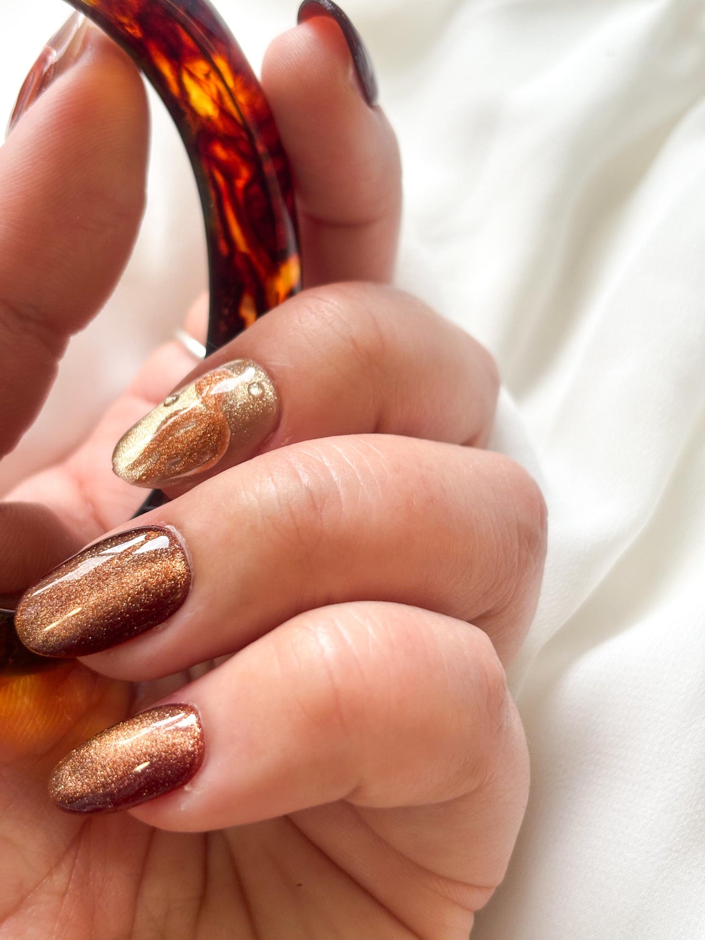 Golden Pond – Glitter Gold & Brown Press-On Nails with Gold Fish Accents | Reusable Nail Set