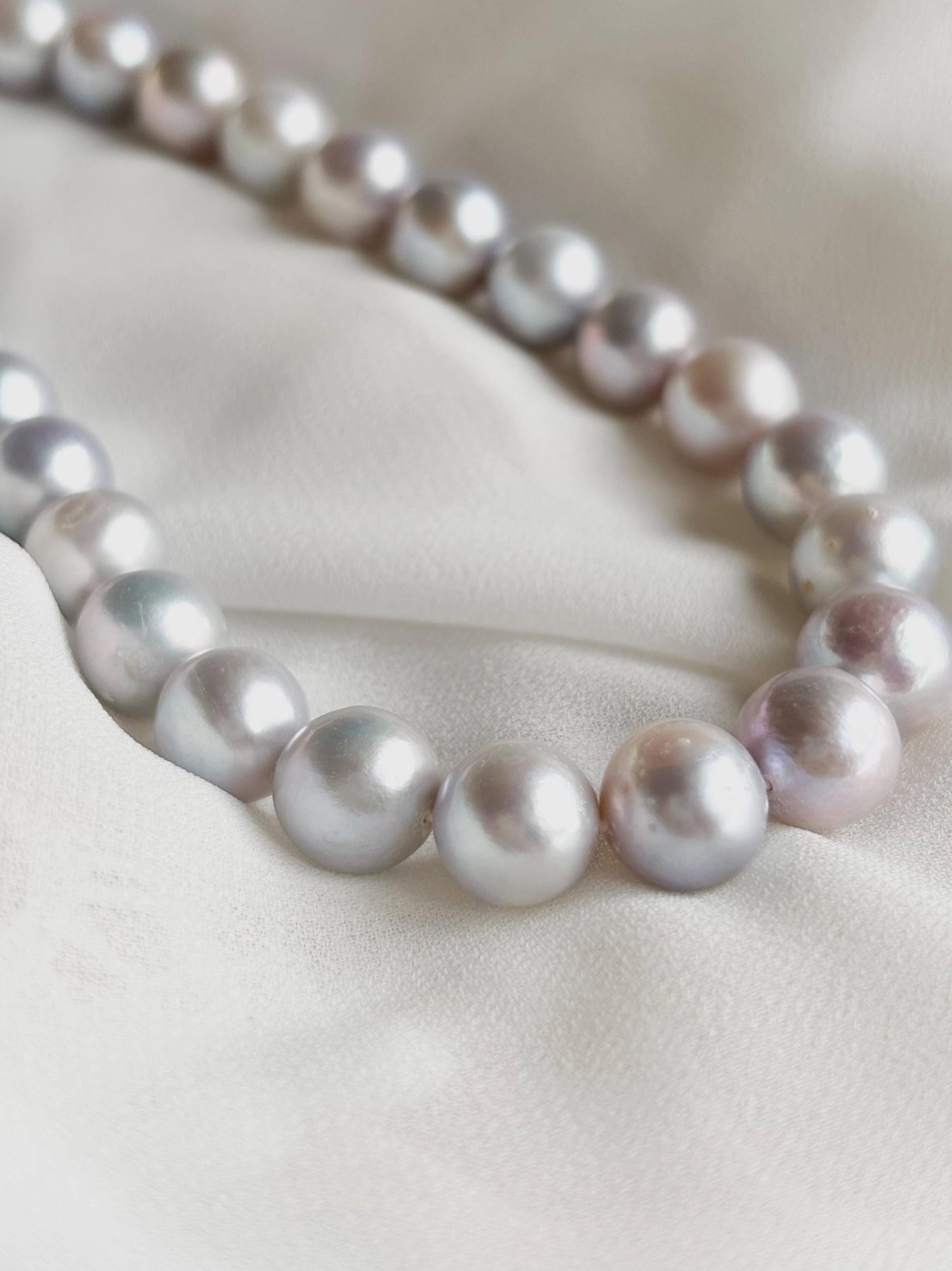 Stone Moon – Grey Pearl Necklace & Stud Earrings Set – Natural Beauty, Quiet Strength