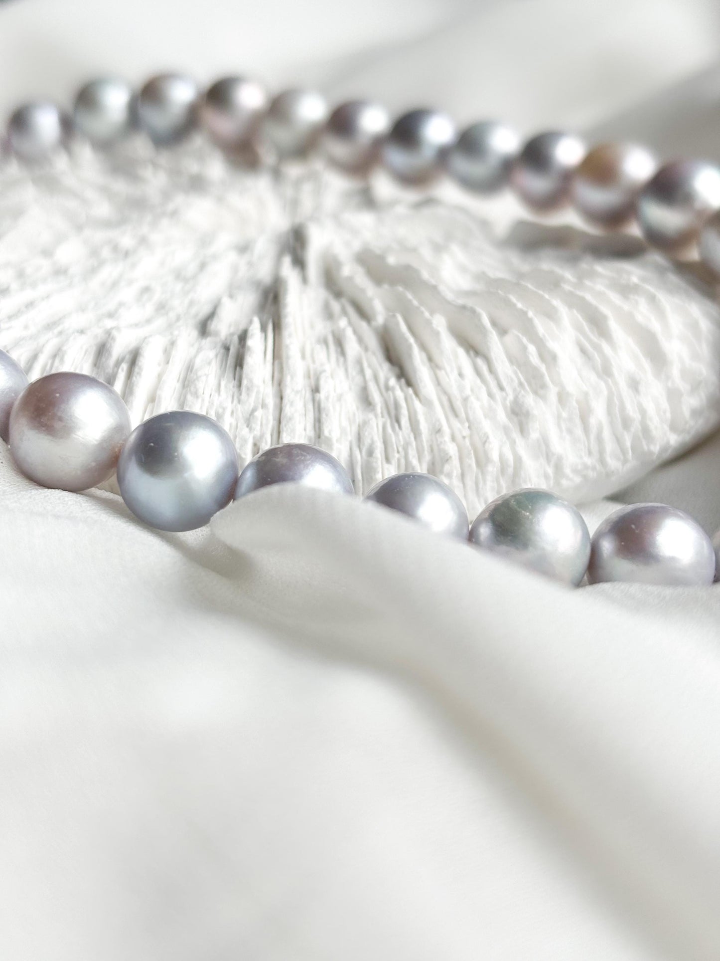 Stone Moon – Grey Pearl Necklace & Stud Earrings Set – Natural Beauty, Quiet Strength