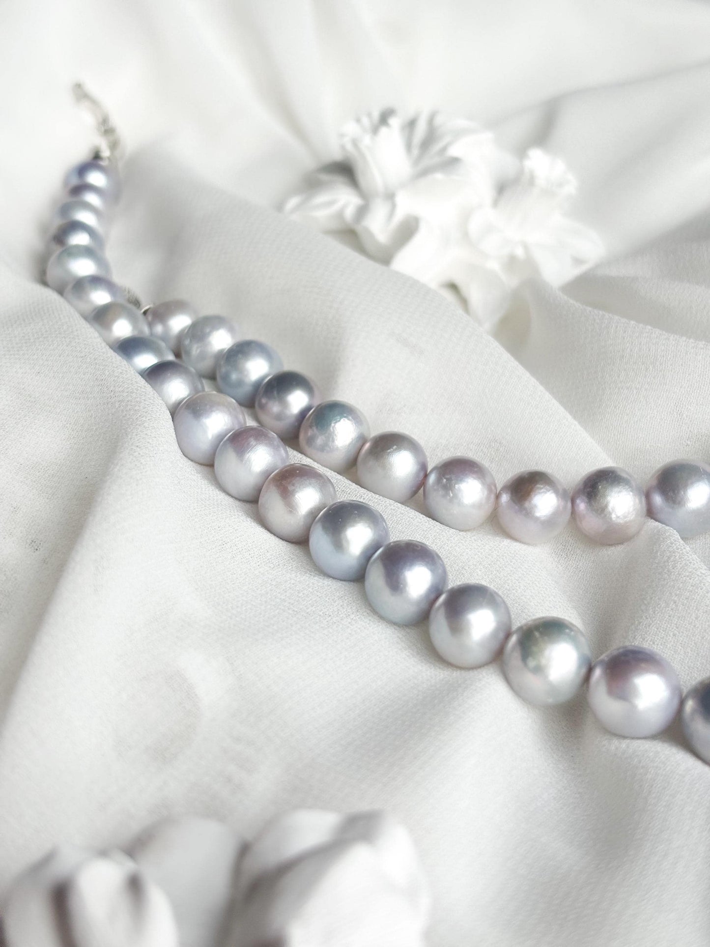Stone Moon – Grey Pearl Necklace & Stud Earrings Set – Natural Beauty, Quiet Strength