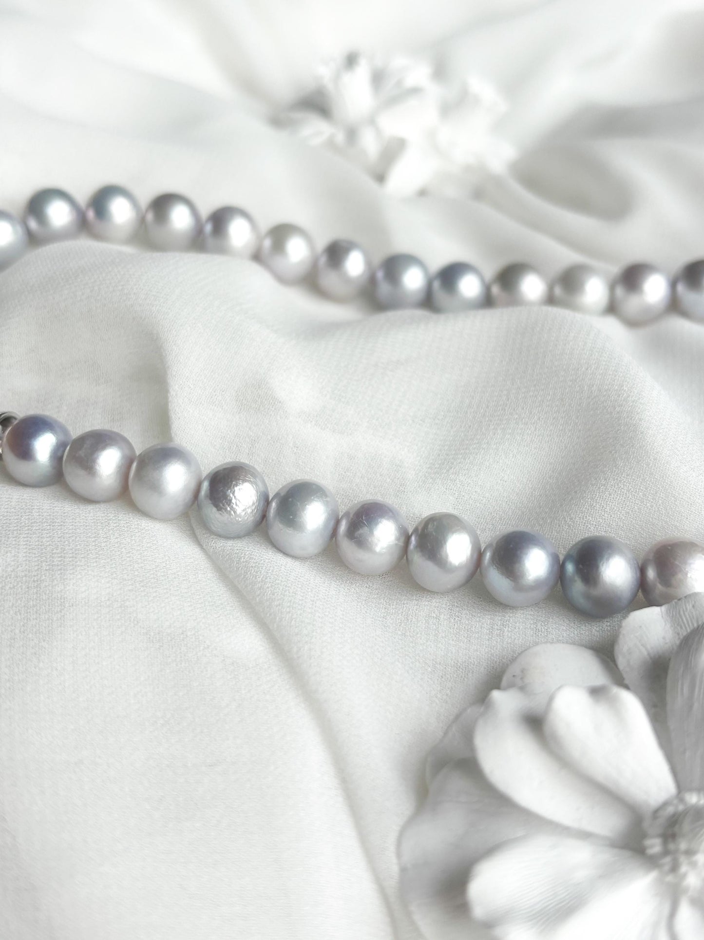 Stone Moon – Grey Pearl Necklace & Stud Earrings Set – Natural Beauty, Quiet Strength