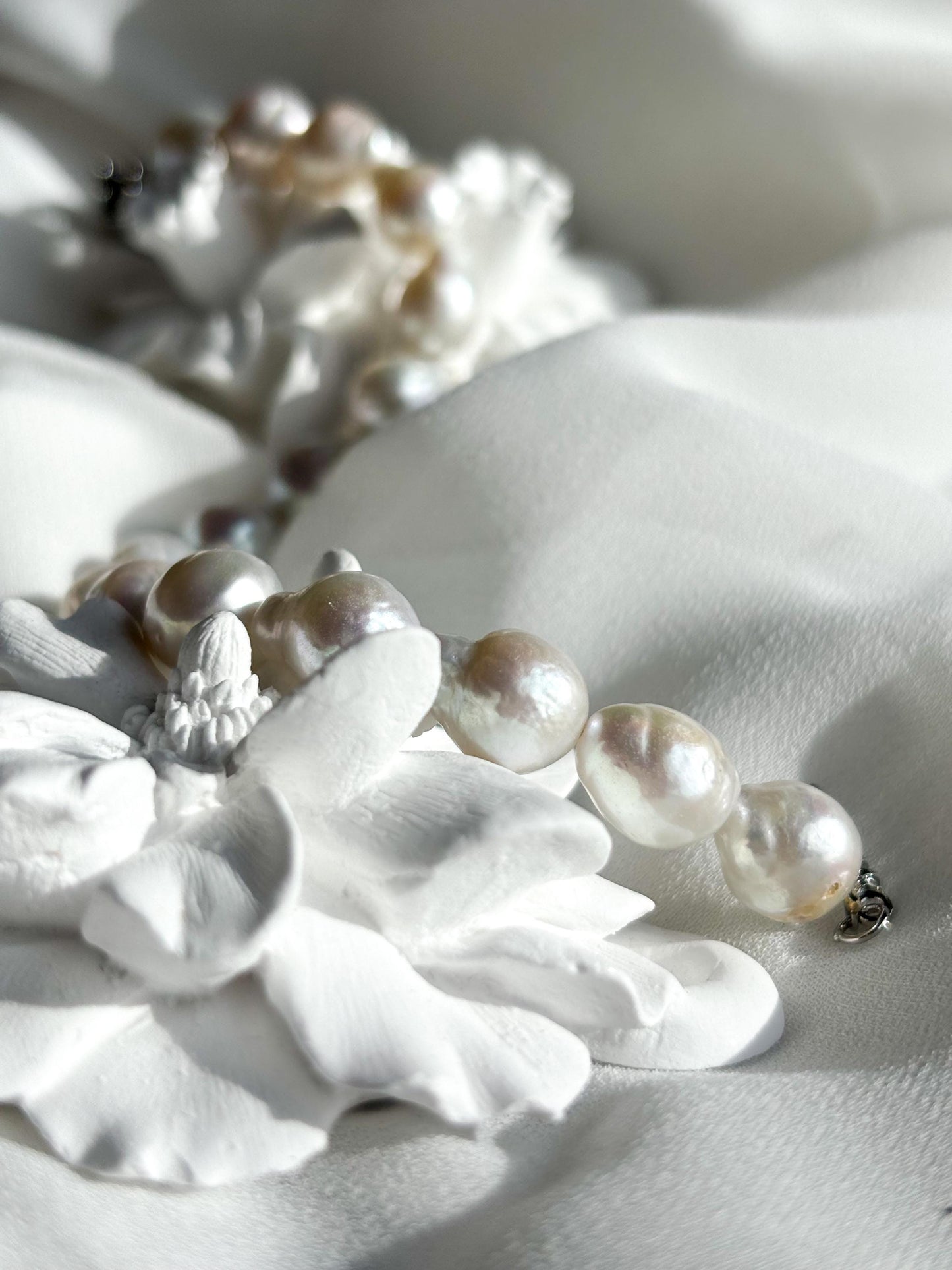 Pearl Whispers – White Baroque Pearl Bracelet