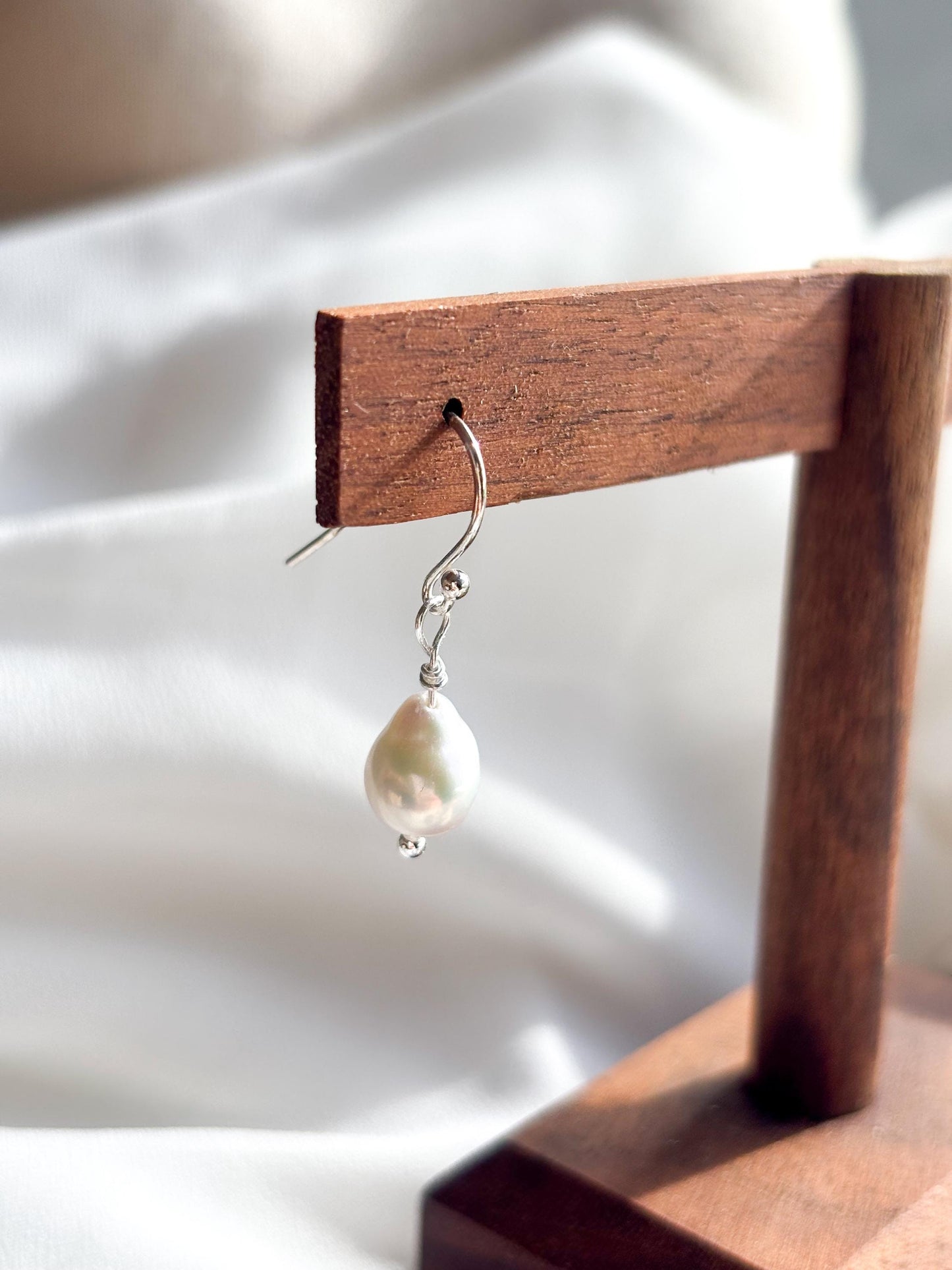 Pearl Whispers – White Baroque Pearl Earrings