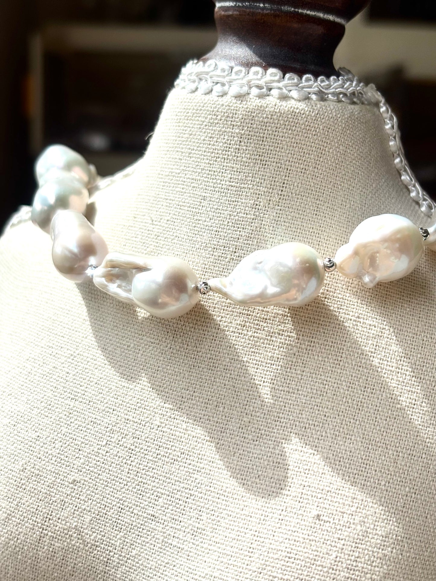 White Camellia Veil – Baroque Pearl Necklace