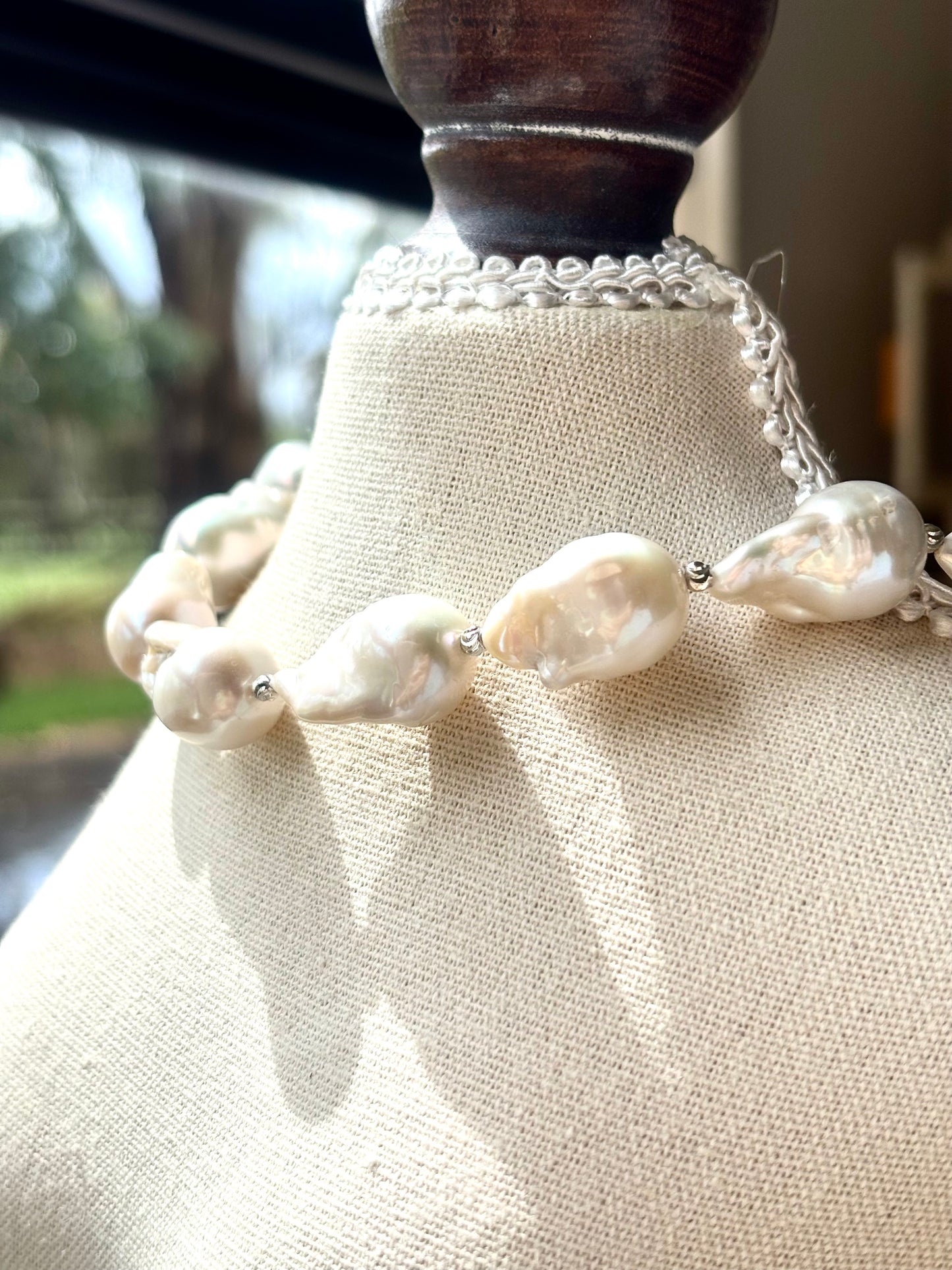 White Camellia Veil – Baroque Pearl Necklace