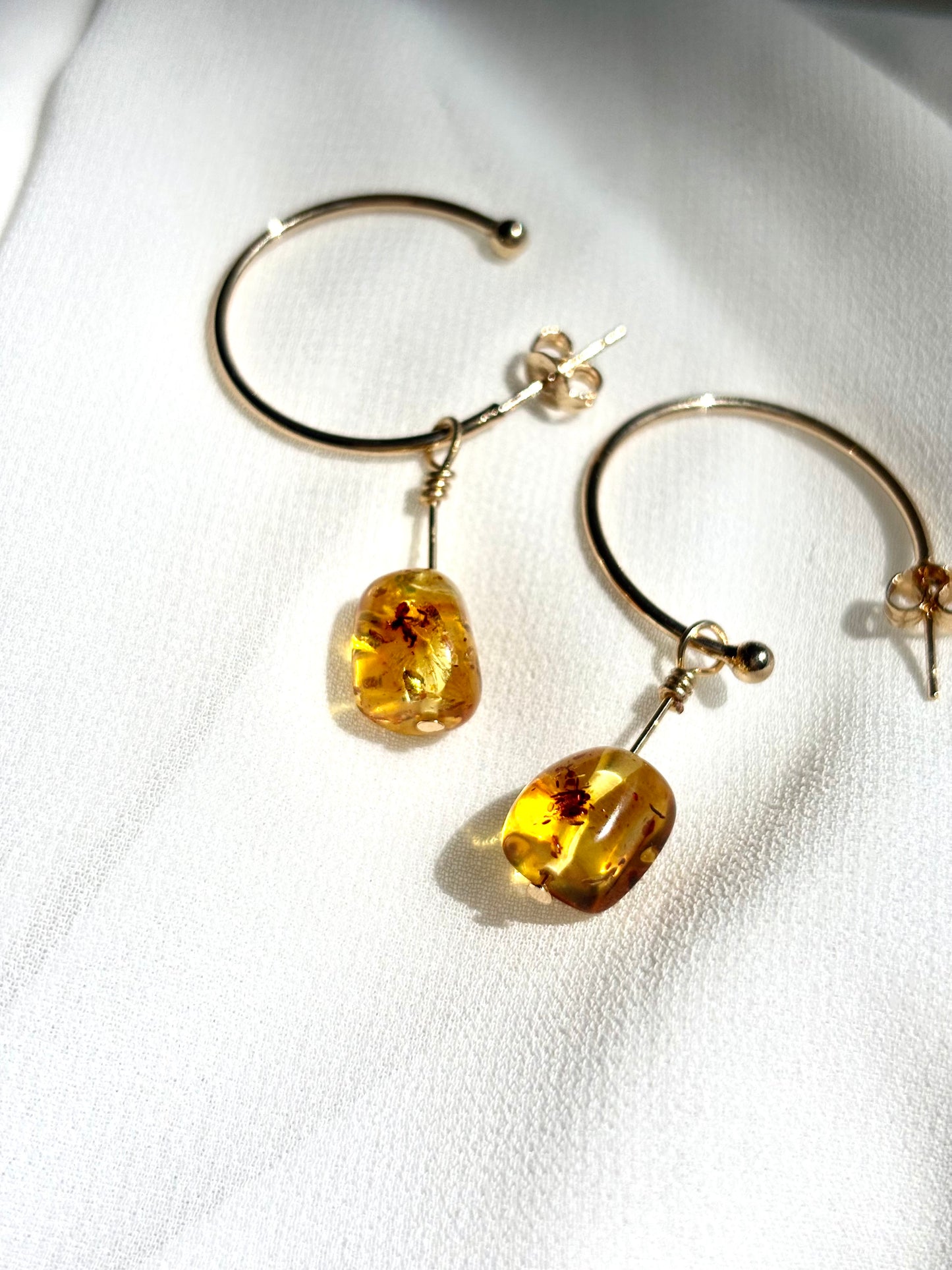 Golden Glow – Natural Floating Flower Amber Hoop Earrings