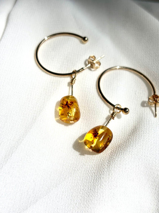 Golden Glow – Natural Floating Flower Amber Hoop Earrings