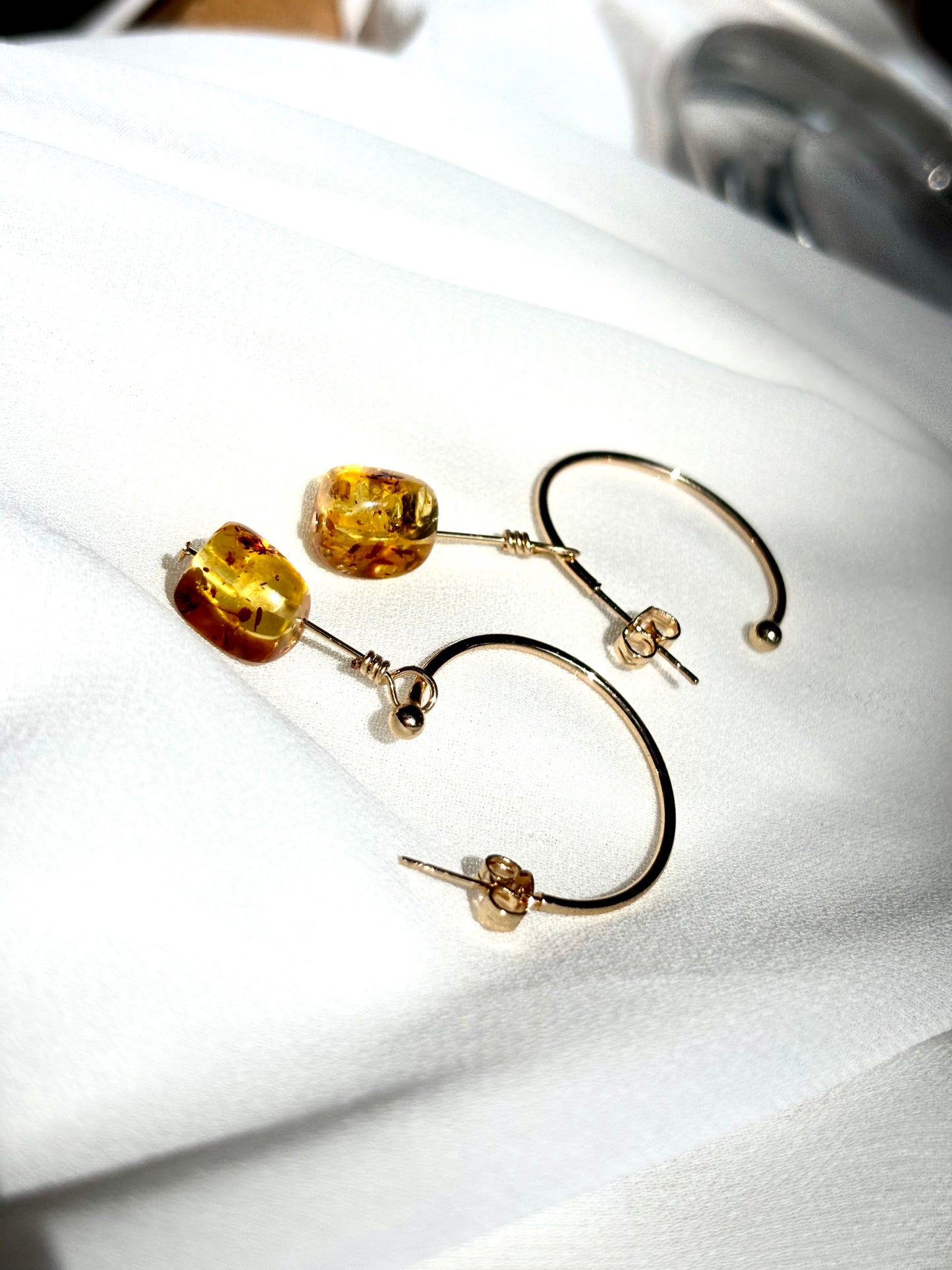 Golden Glow – Natural Floating Flower Amber Hoop Earrings
