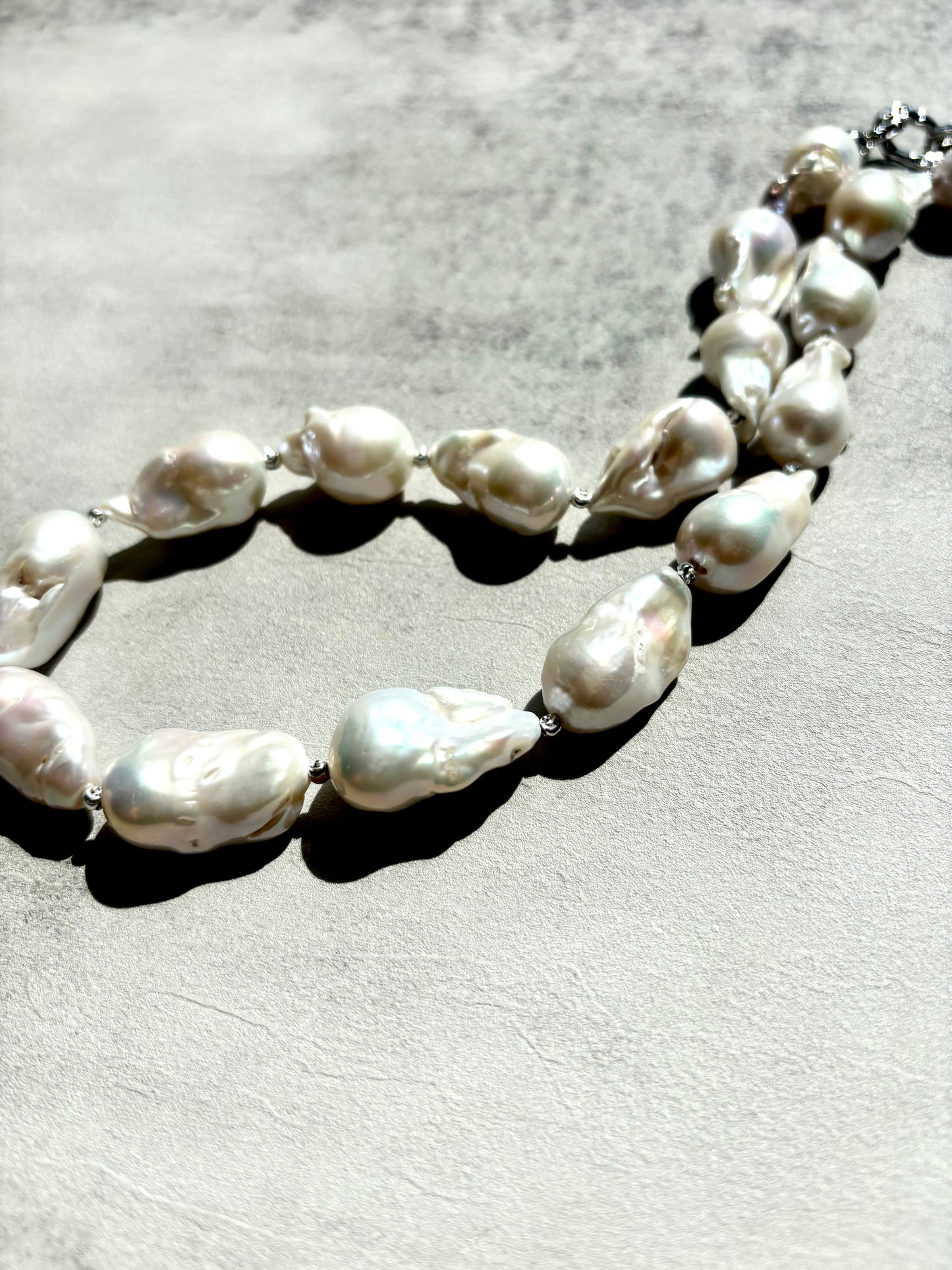 White Camellia Veil – Baroque Pearl Necklace