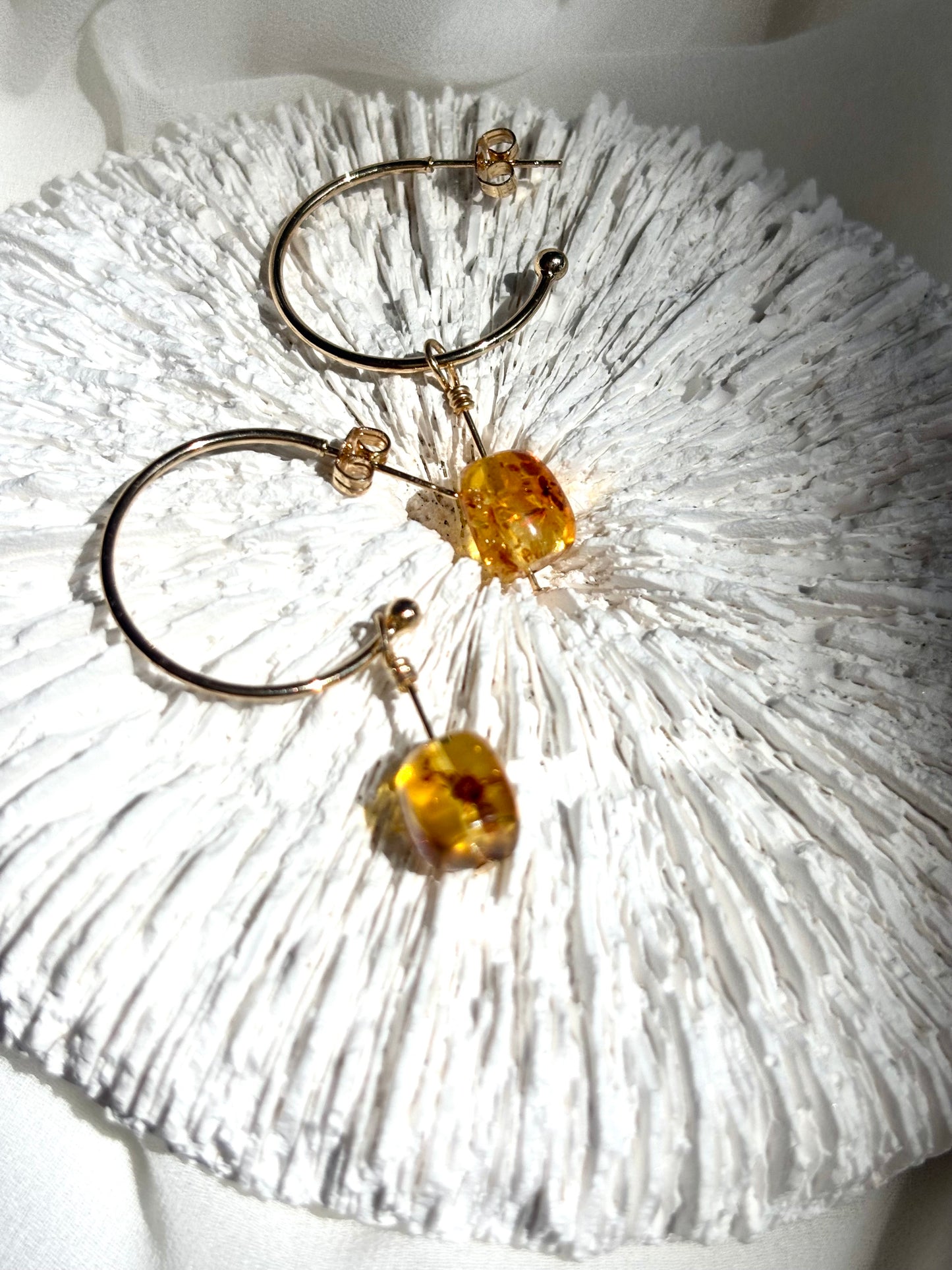 Golden Glow – Natural Floating Flower Amber Hoop Earrings