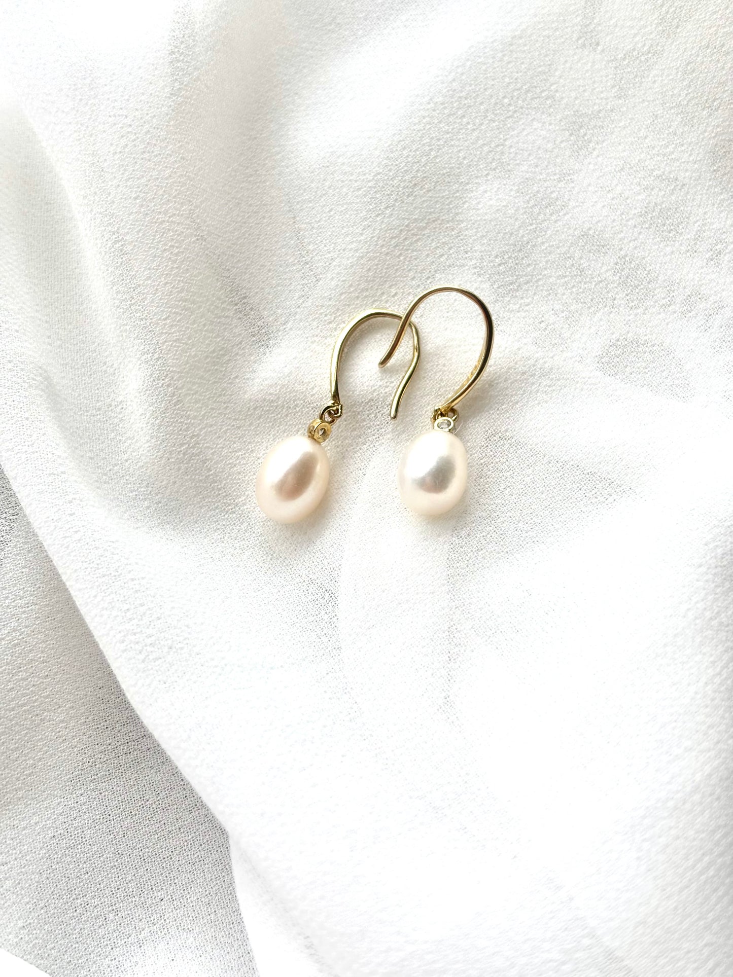 Moonwater Bloom – Freshwater Pearl Minimalist Earrings (Rose Gold / Gold / Silver Available)