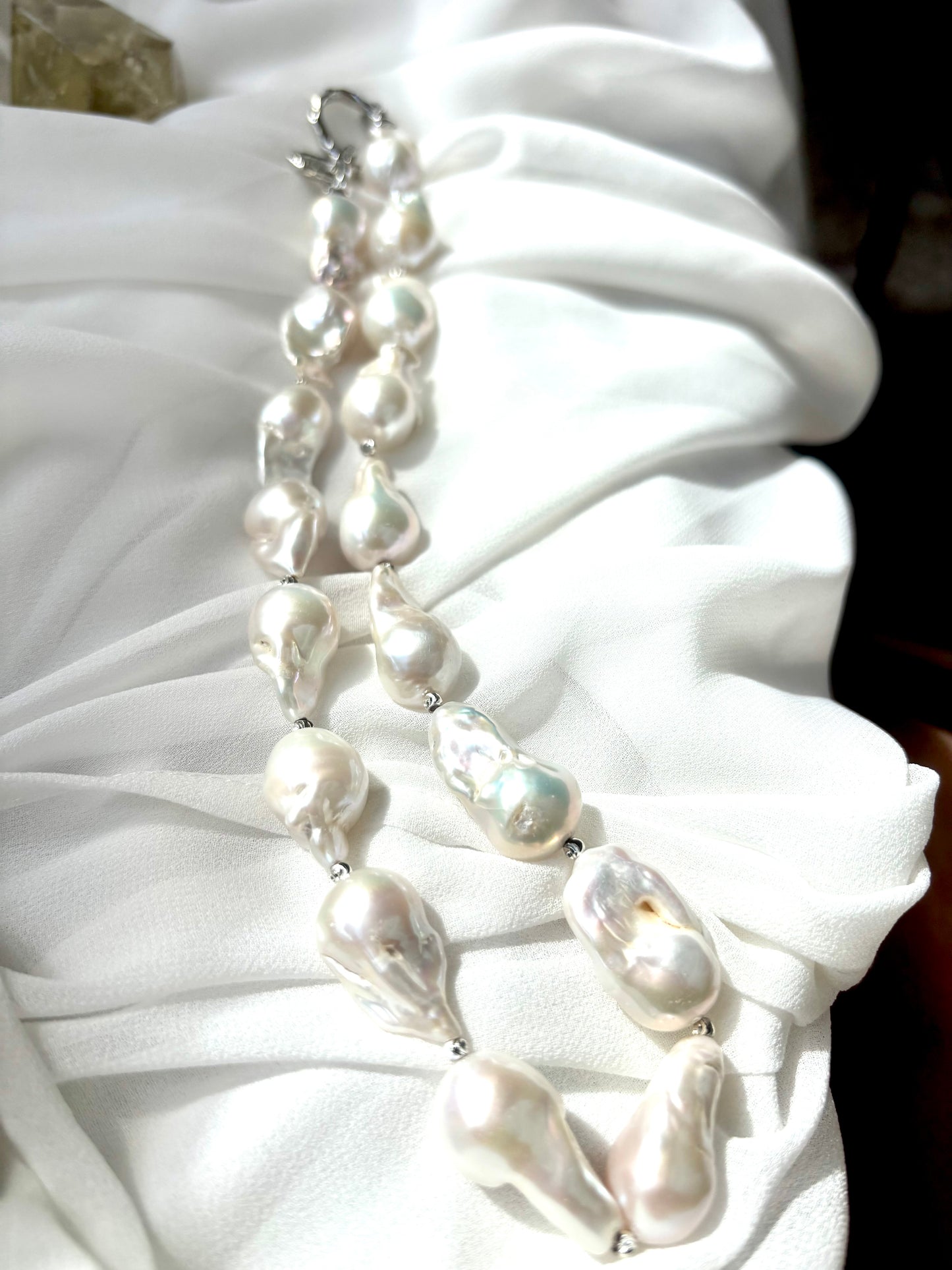 White Camellia Veil – Baroque Pearl Necklace