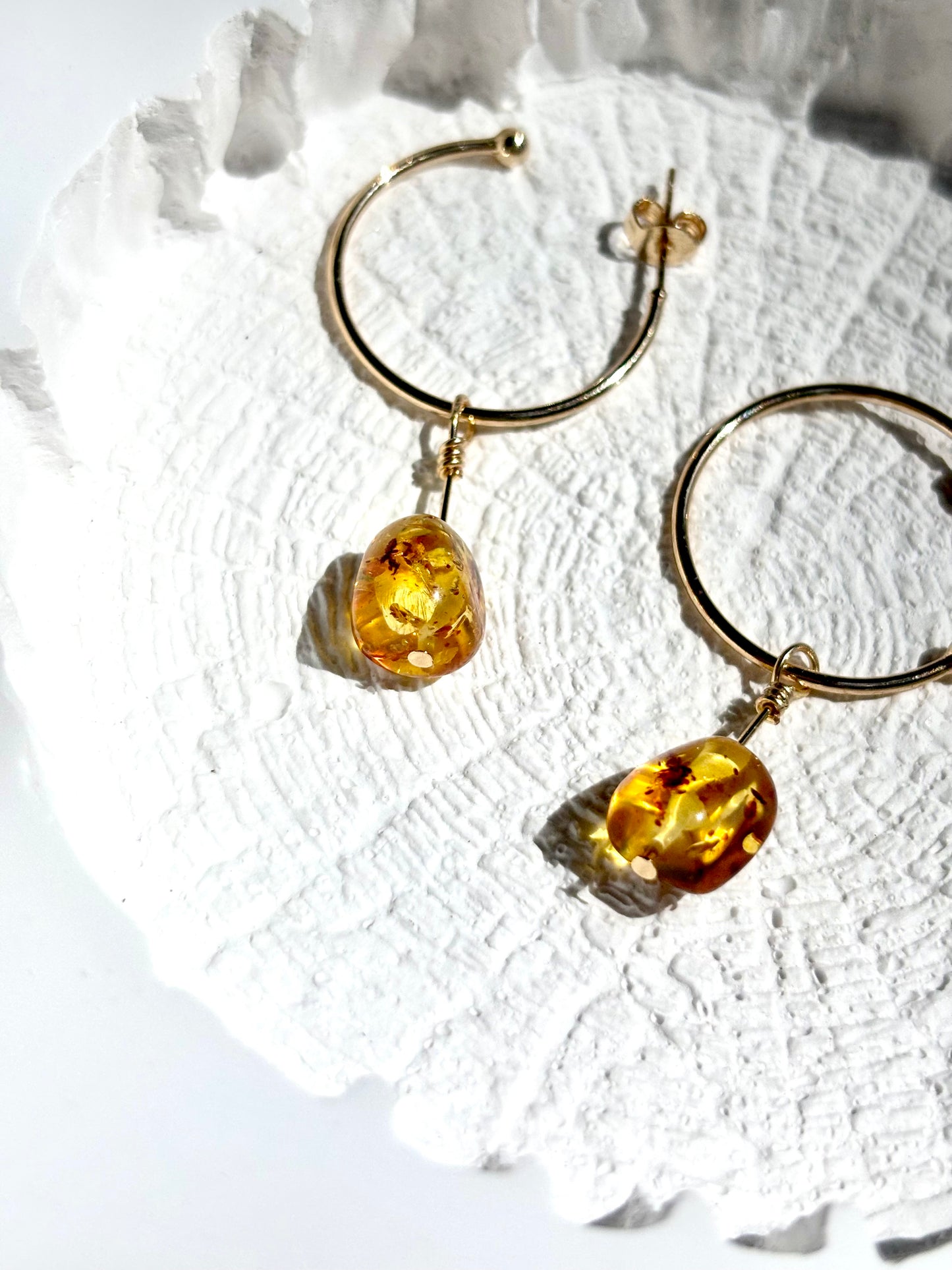 Golden Glow – Natural Floating Flower Amber Hoop Earrings