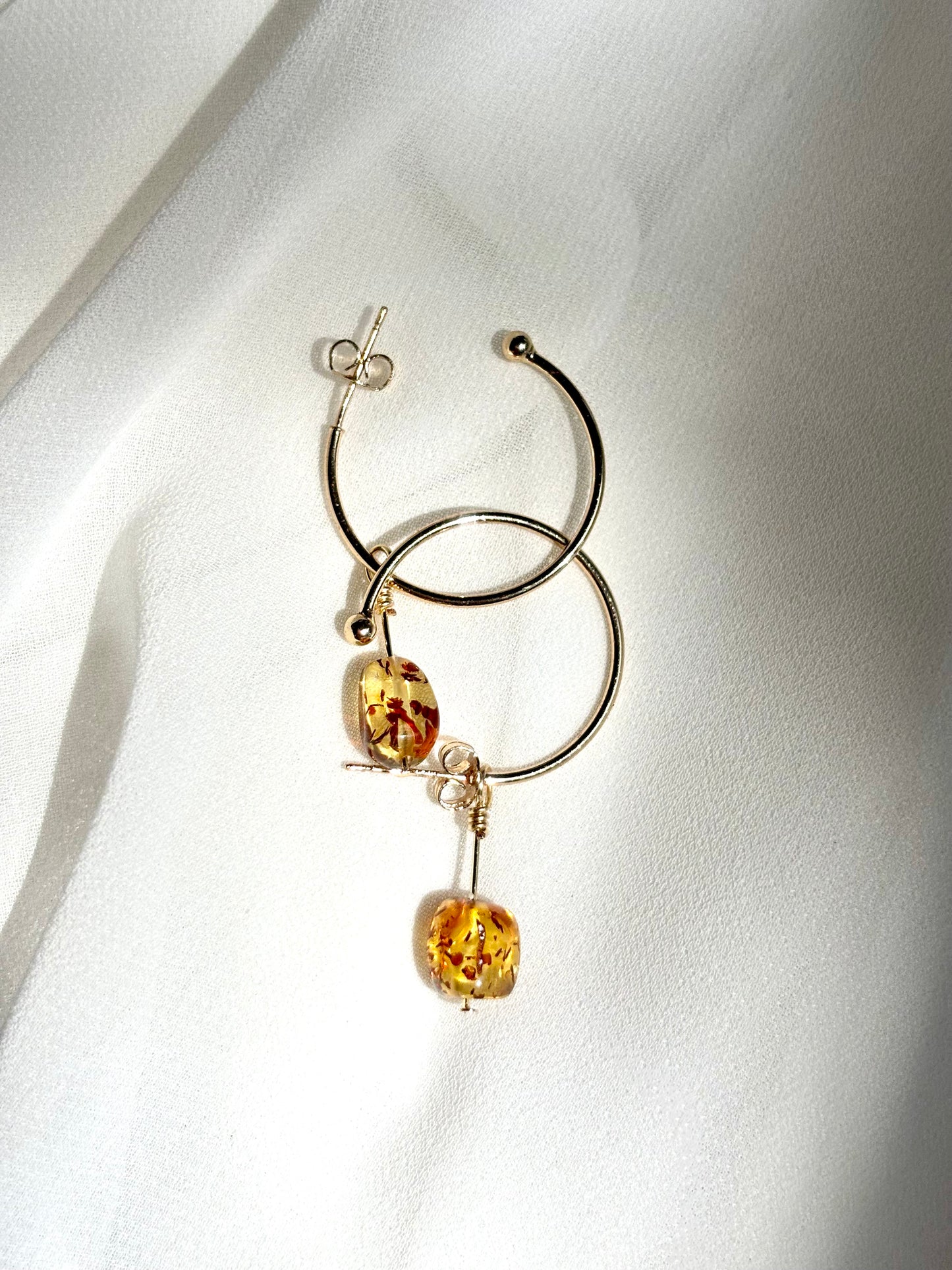 Golden Glow – Natural Floating Flower Amber Hoop Earrings