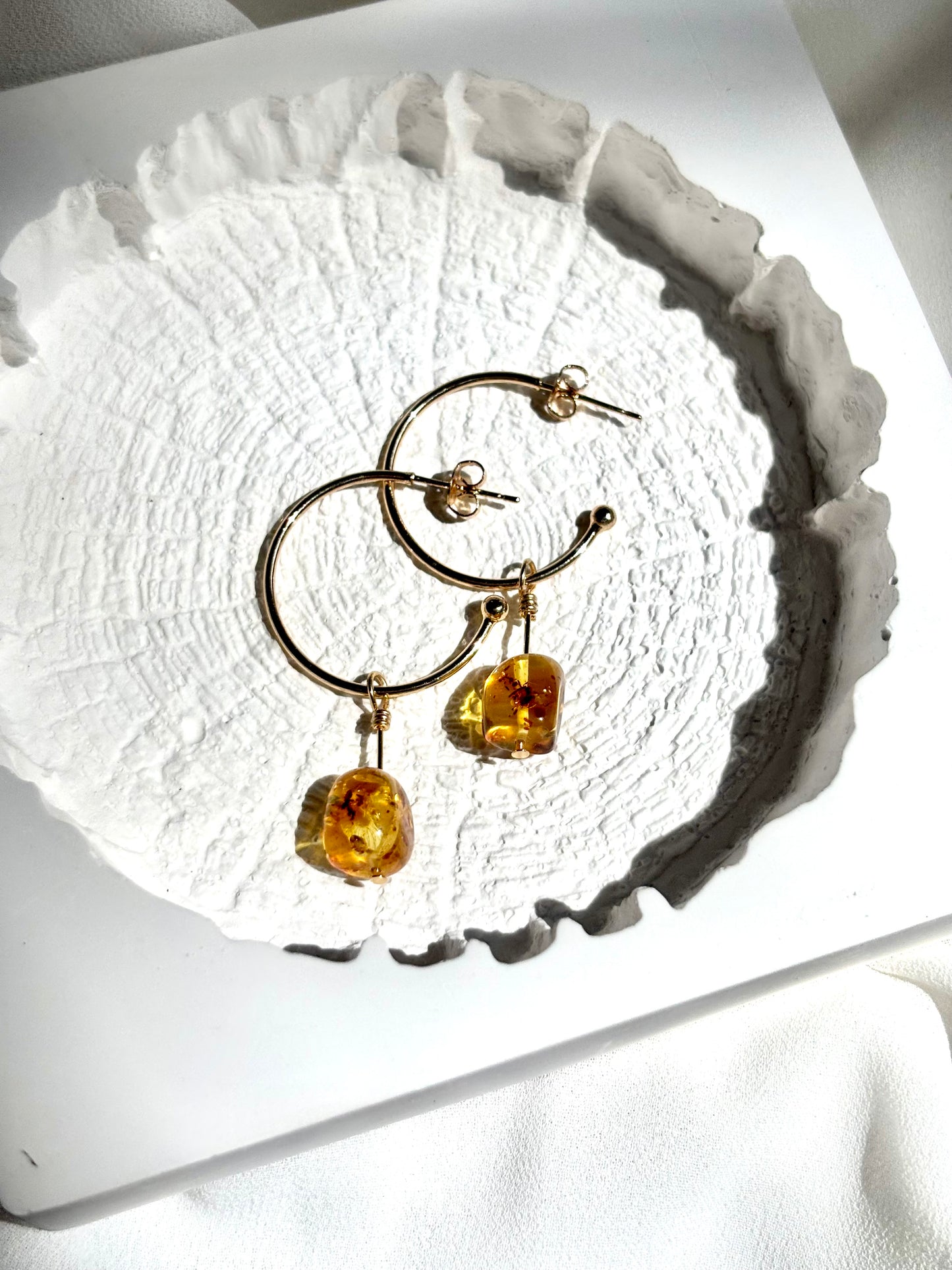 Golden Glow – Natural Floating Flower Amber Hoop Earrings
