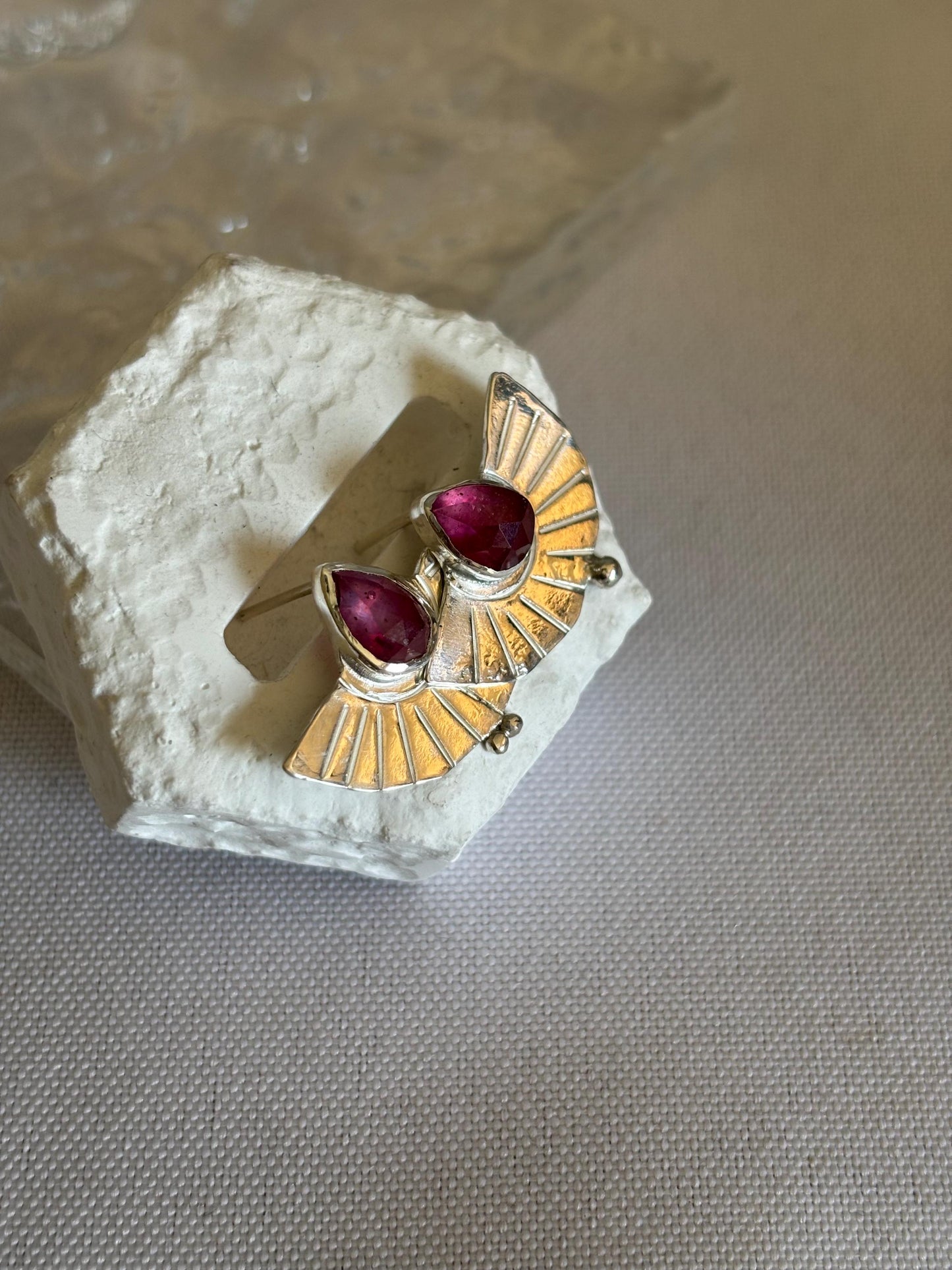 Natural Vivid Magenta Thai Ruby Fan-shaped pear stone 925 sterling silver stud