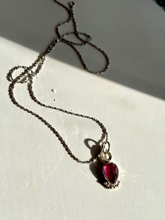 Natural Strawberry Vivid Magenta Thai Ruby Pear-shaped stone 925 sterling silver necklace