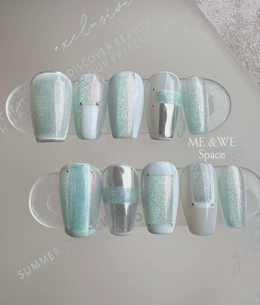 Mint in the photo frame press-on nail (Short Coffin)