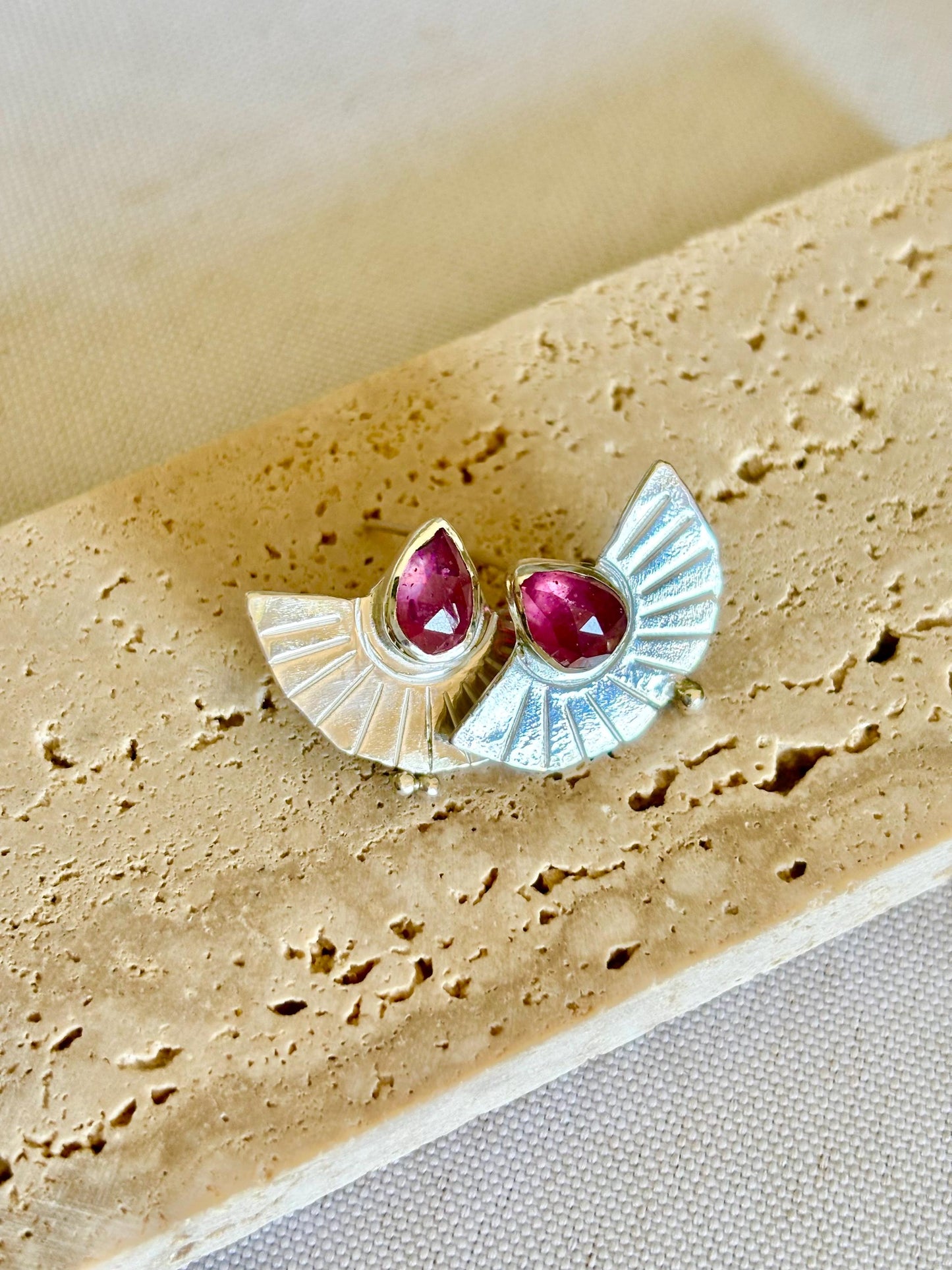 Natural Vivid Magenta Thai Ruby Fan-shaped pear stone 925 sterling silver stud