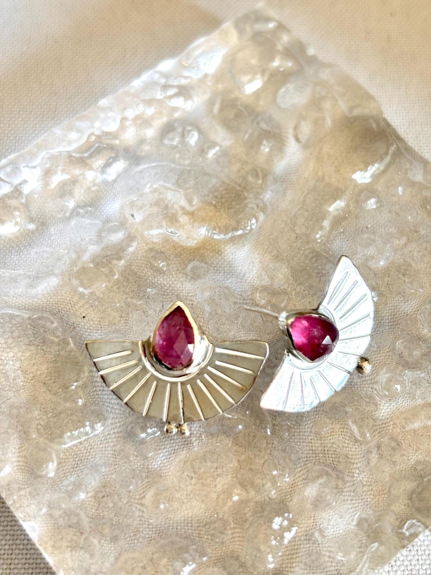 Natural Vivid Magenta Thai Ruby Fan-shaped pear stone 925 sterling silver stud