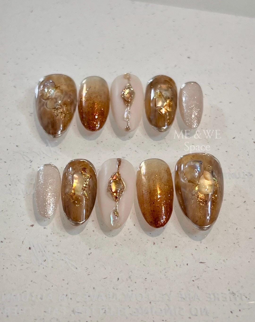 Luxury golden amber seashell theme press on nail
