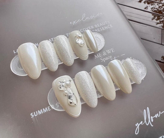 After-Rain Pearl white based press-on nail
