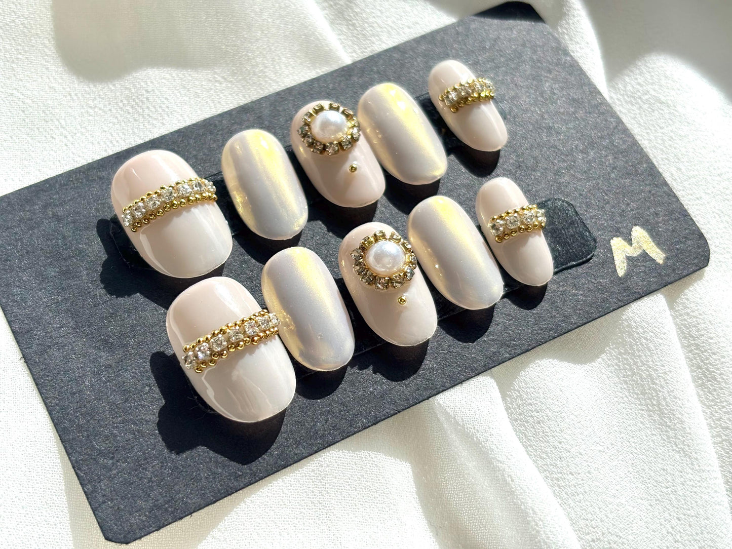 Your Grace Luxe Pearl Glam Press-On Nail Set ( M, XS available )