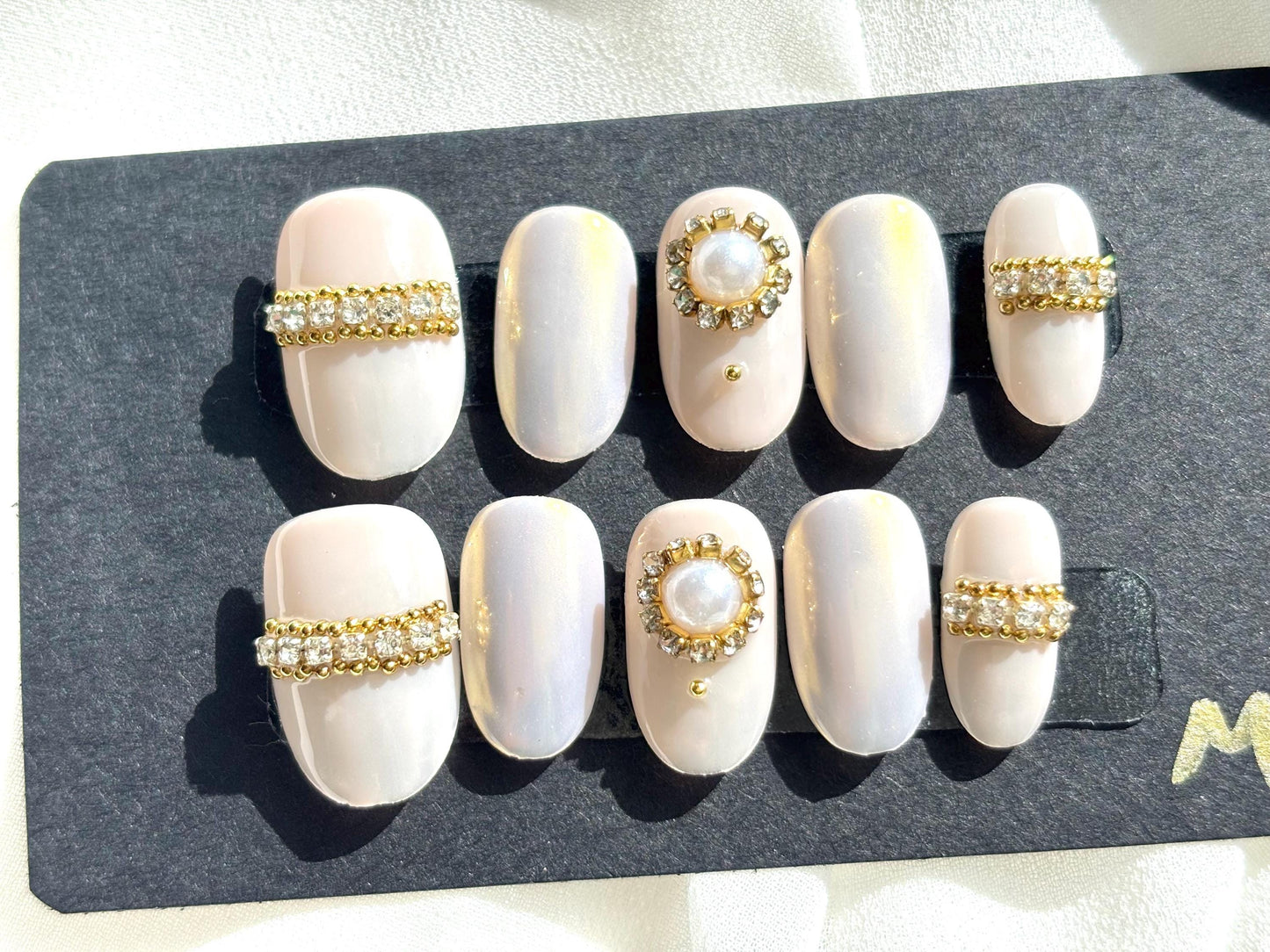 Your Grace Luxe Pearl Glam Press-On Nail Set ( M, XS available )