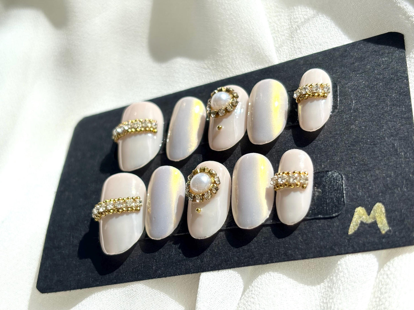 Your Grace Luxe Pearl Glam Press-On Nail Set ( M, XS available )