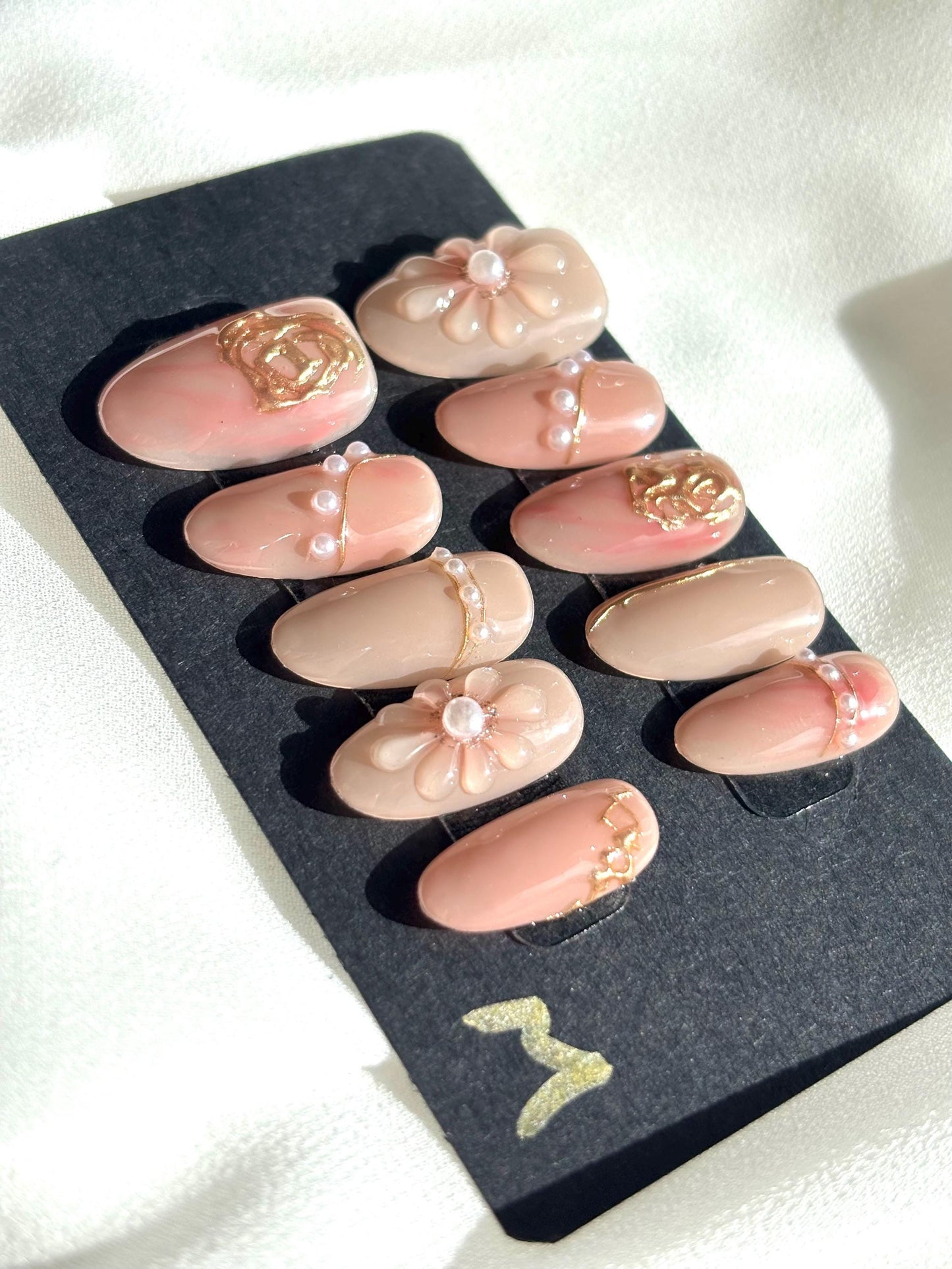 Peach Blossom Pearl Elegance Press-On Nail Set ( M available )