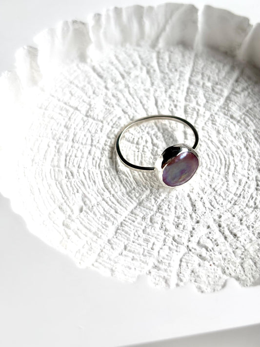 Velvet Plum – Sterling Silver Ring with Iridescent Baroque Pearl
