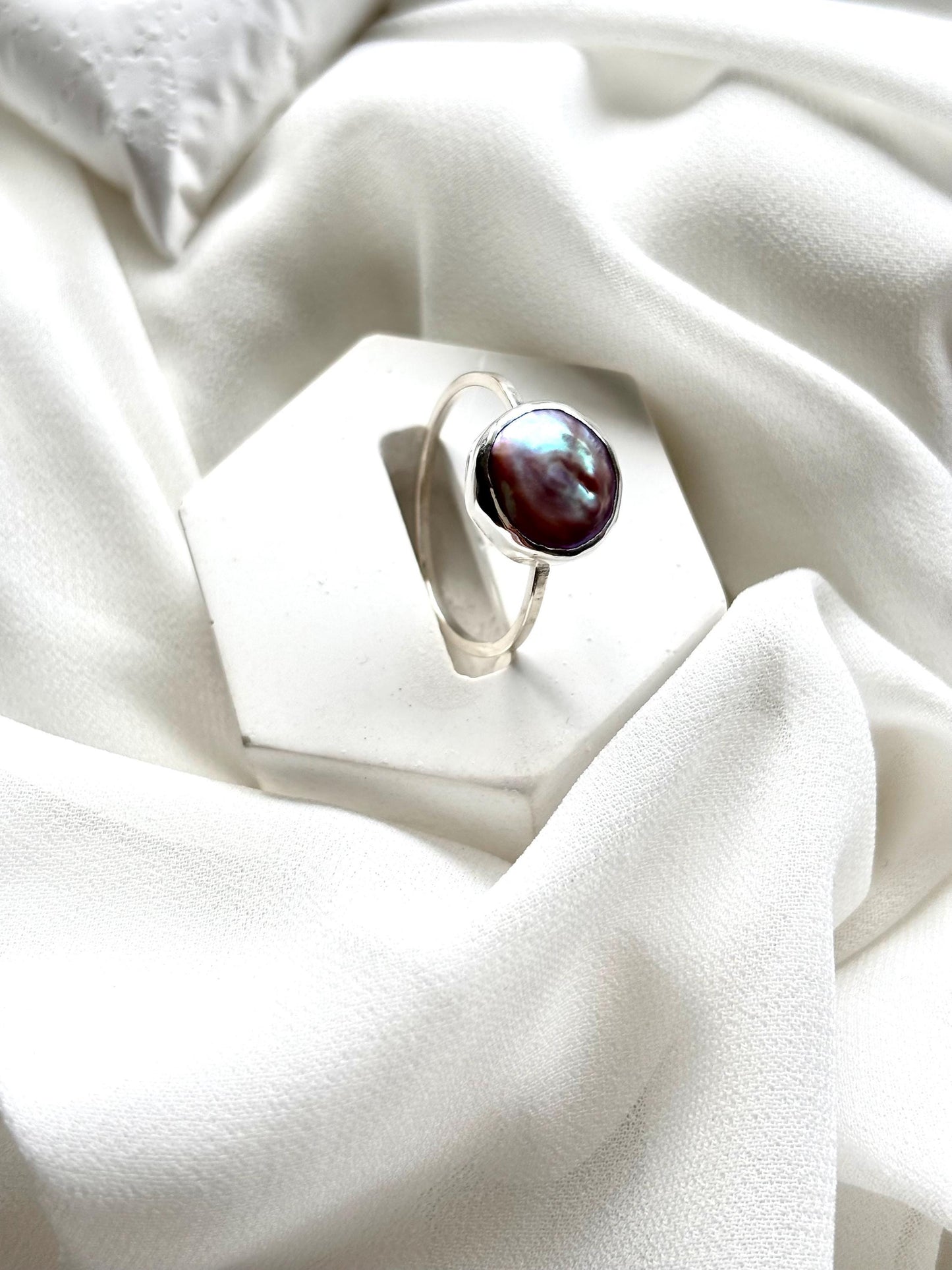 Velvet Plum – Sterling Silver Ring with Iridescent Baroque Pearl