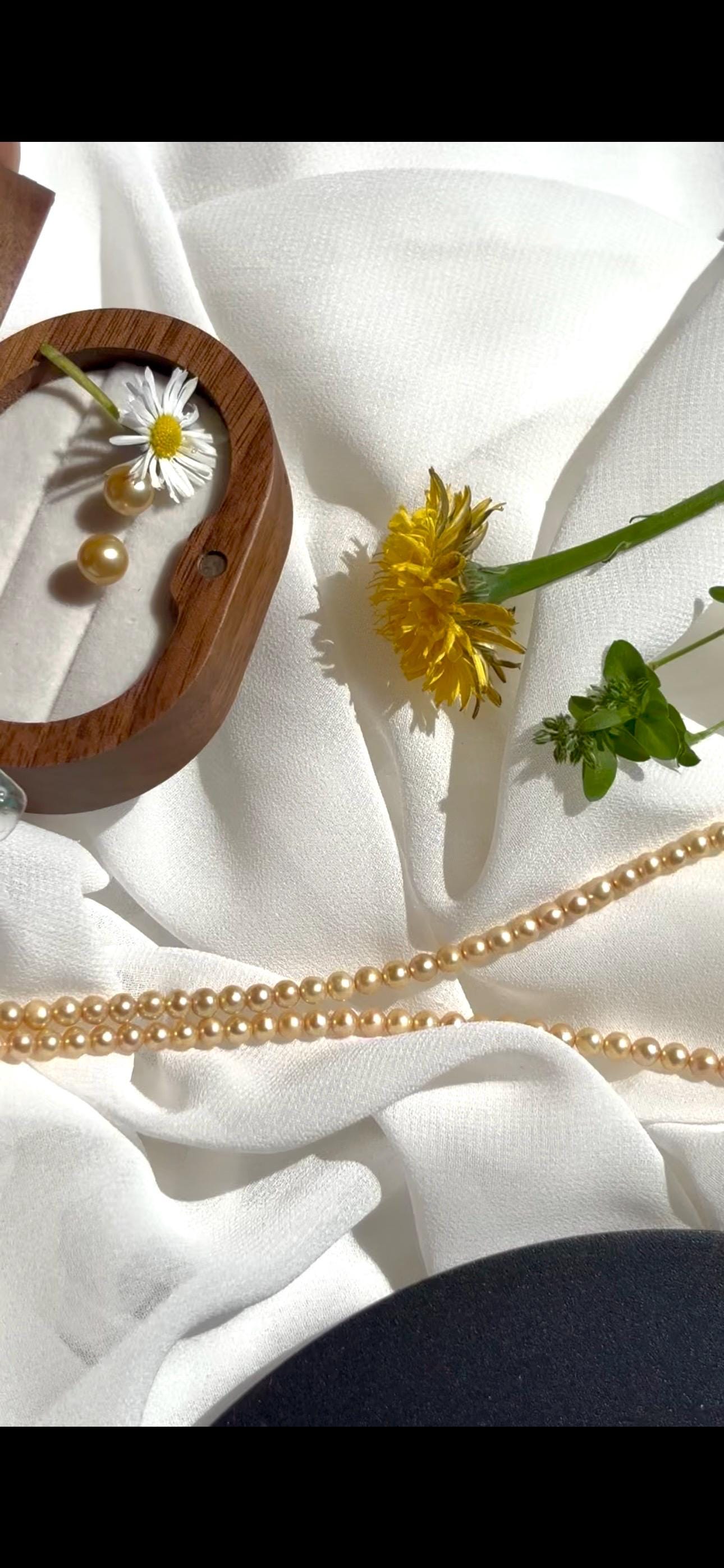 Golden Bloom: Spirit of Dandelions and Daisies Freshwater Pearl 925 Necklace (AAA Luster)