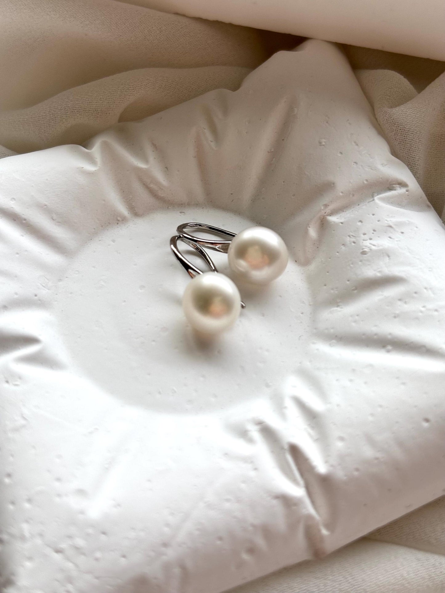 White Freshwater Pearl High Heel Earrings – 925 Sterling Silver