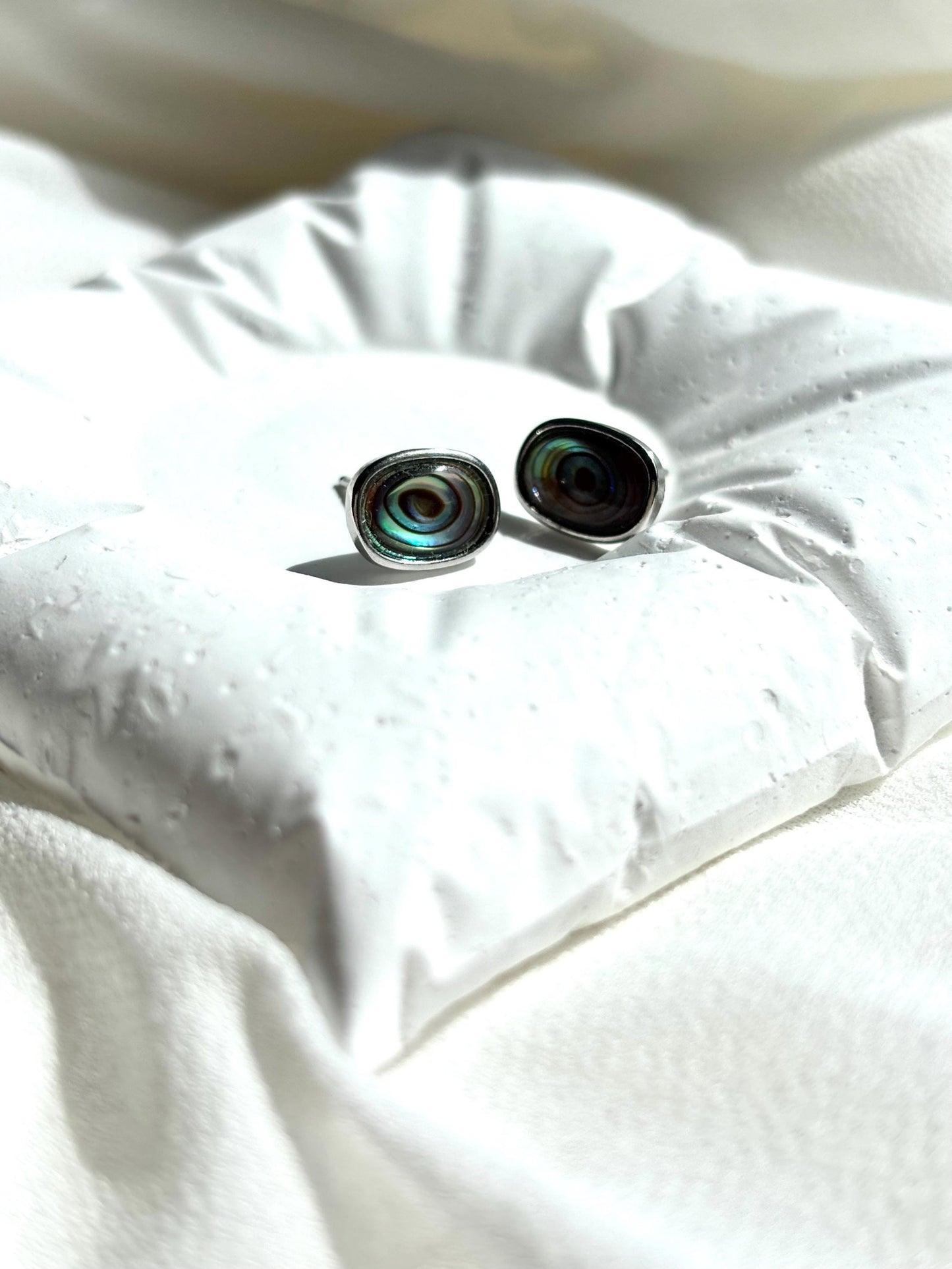 Elegant Mother-of-Pearl Studs with Black, Blue, Green Hues, and Spiral Pattern – Sterling Silver Wire