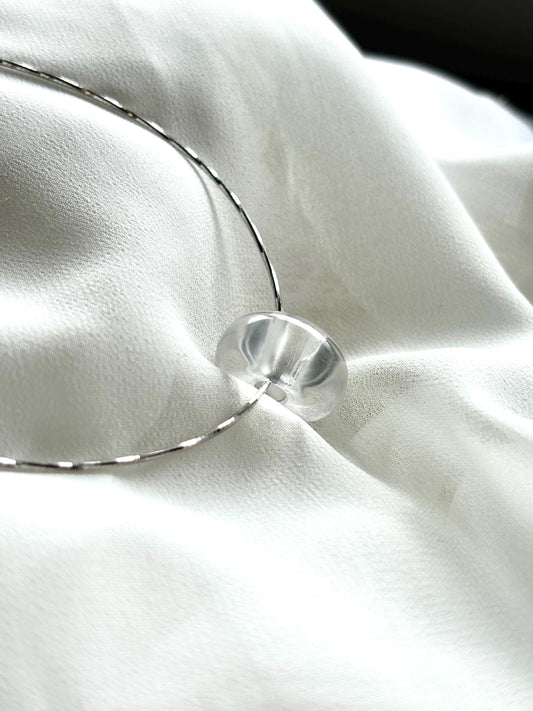 Minimalist Sterling Silver Elastic Collar with Clear Quartz Donut Pendant – 45cm Layering Necklace