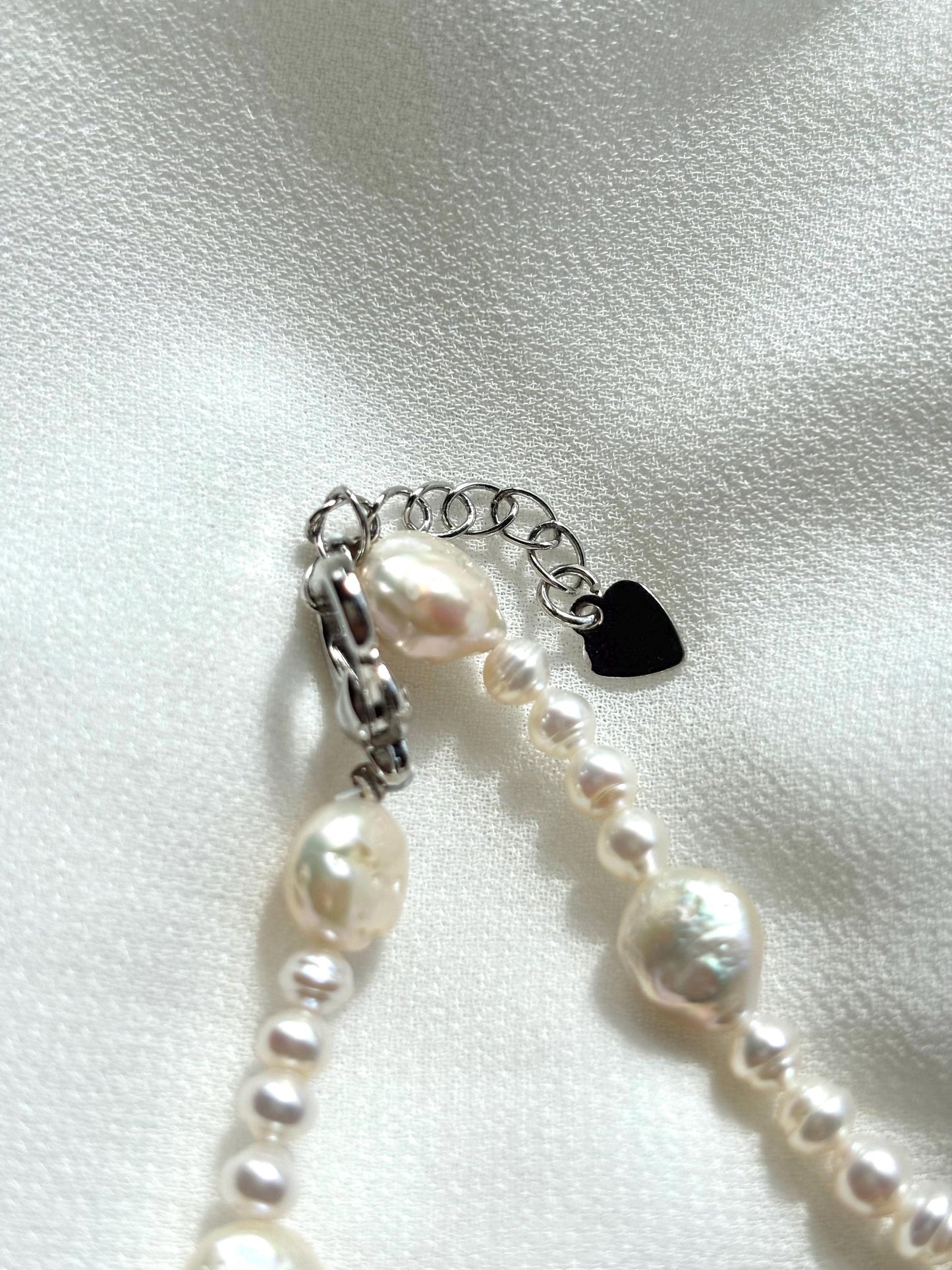Charming White Baroque Pearl Necklace – Irregular Coin & Round Pearls, 40cm Easy-to-Wear Design
